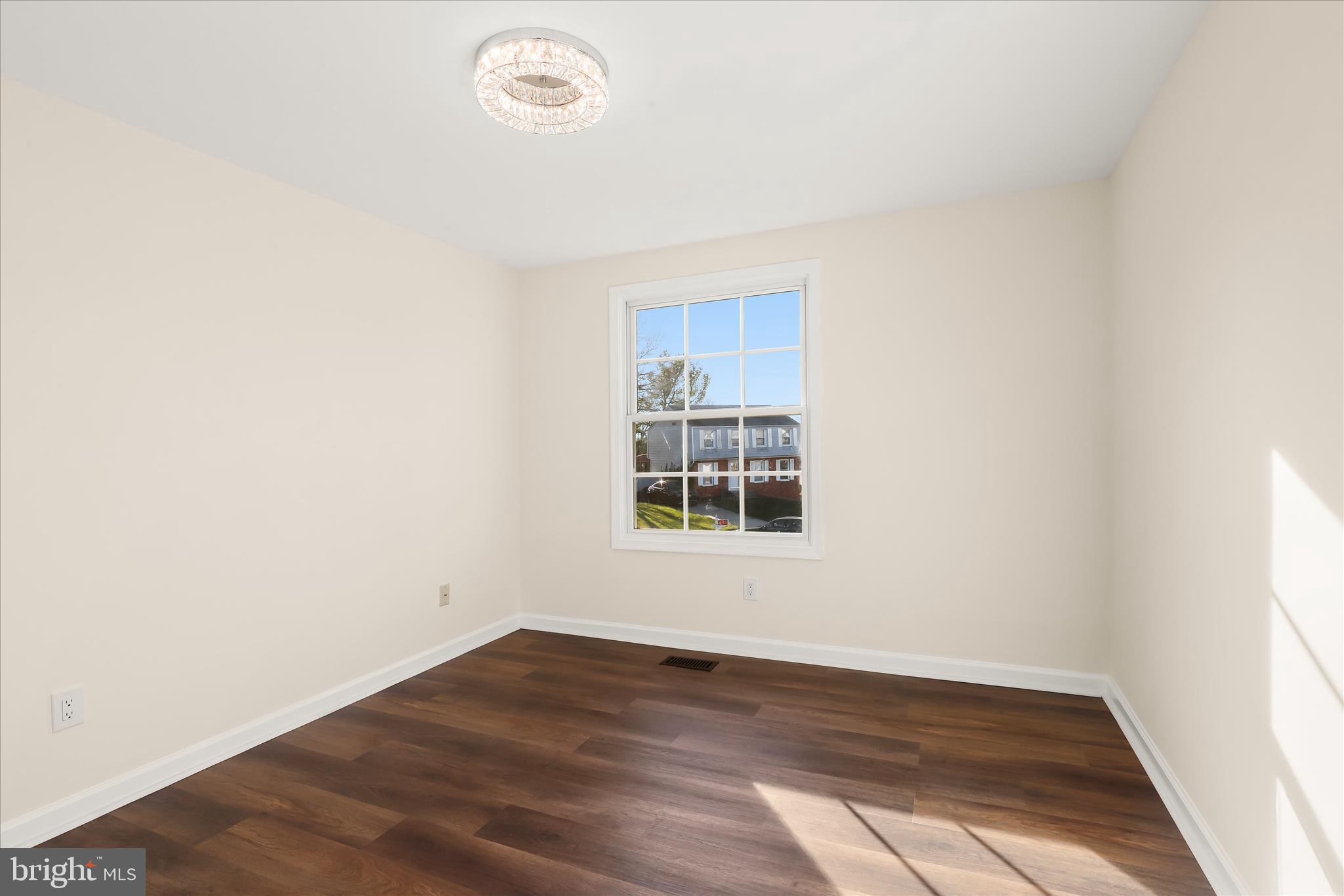 WOODBRIDGE VALLEY - Residential