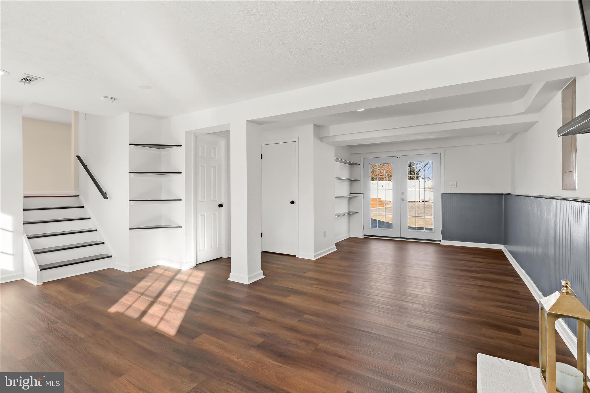 WOODBRIDGE VALLEY - Residential