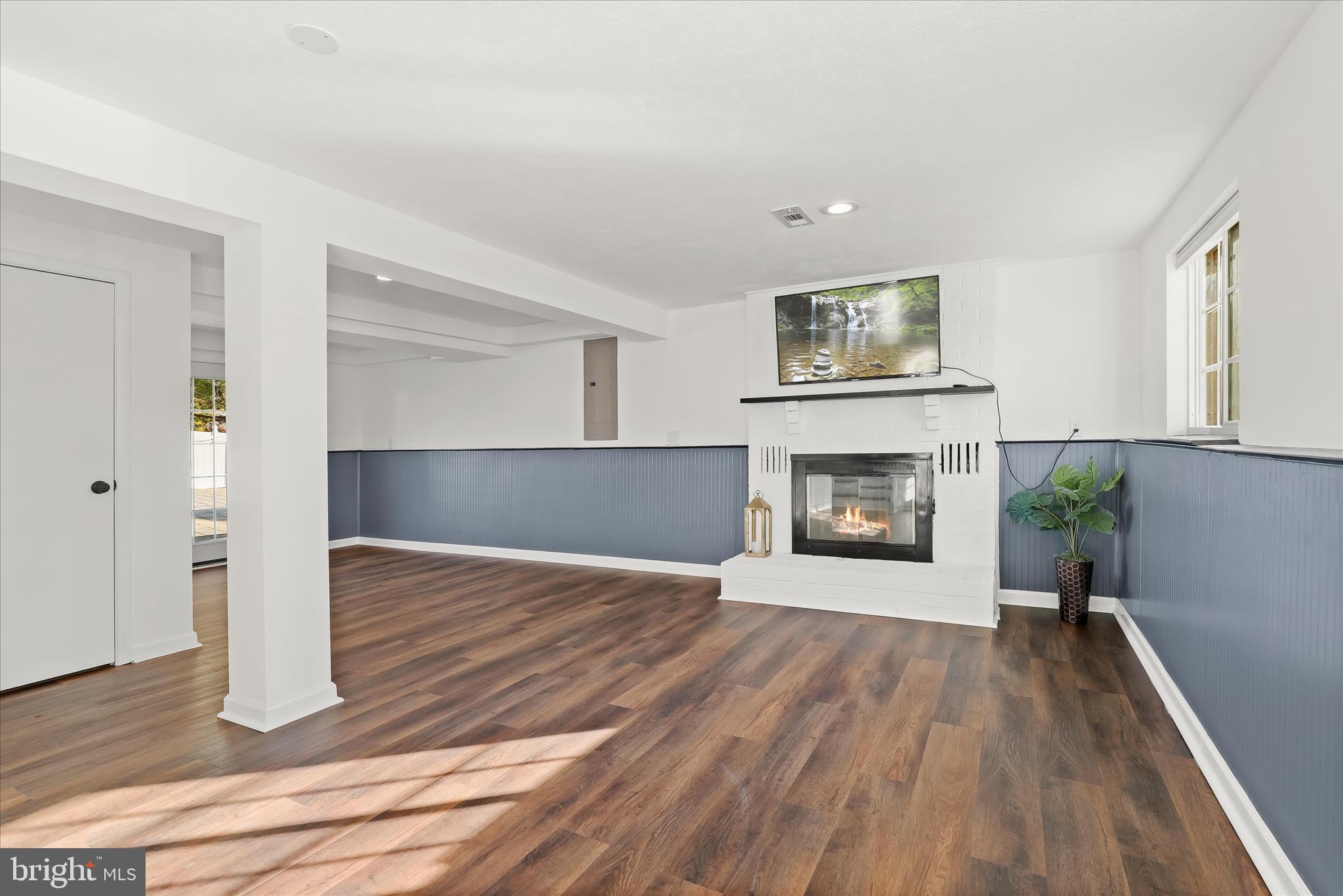 WOODBRIDGE VALLEY - Residential