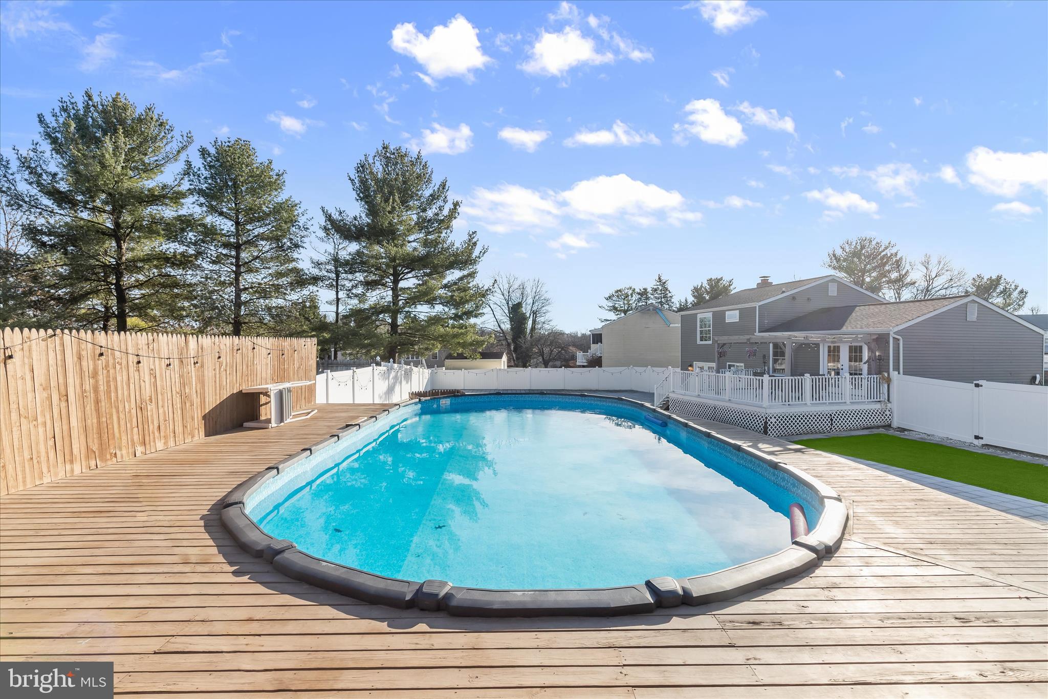 WOODBRIDGE VALLEY - Residential