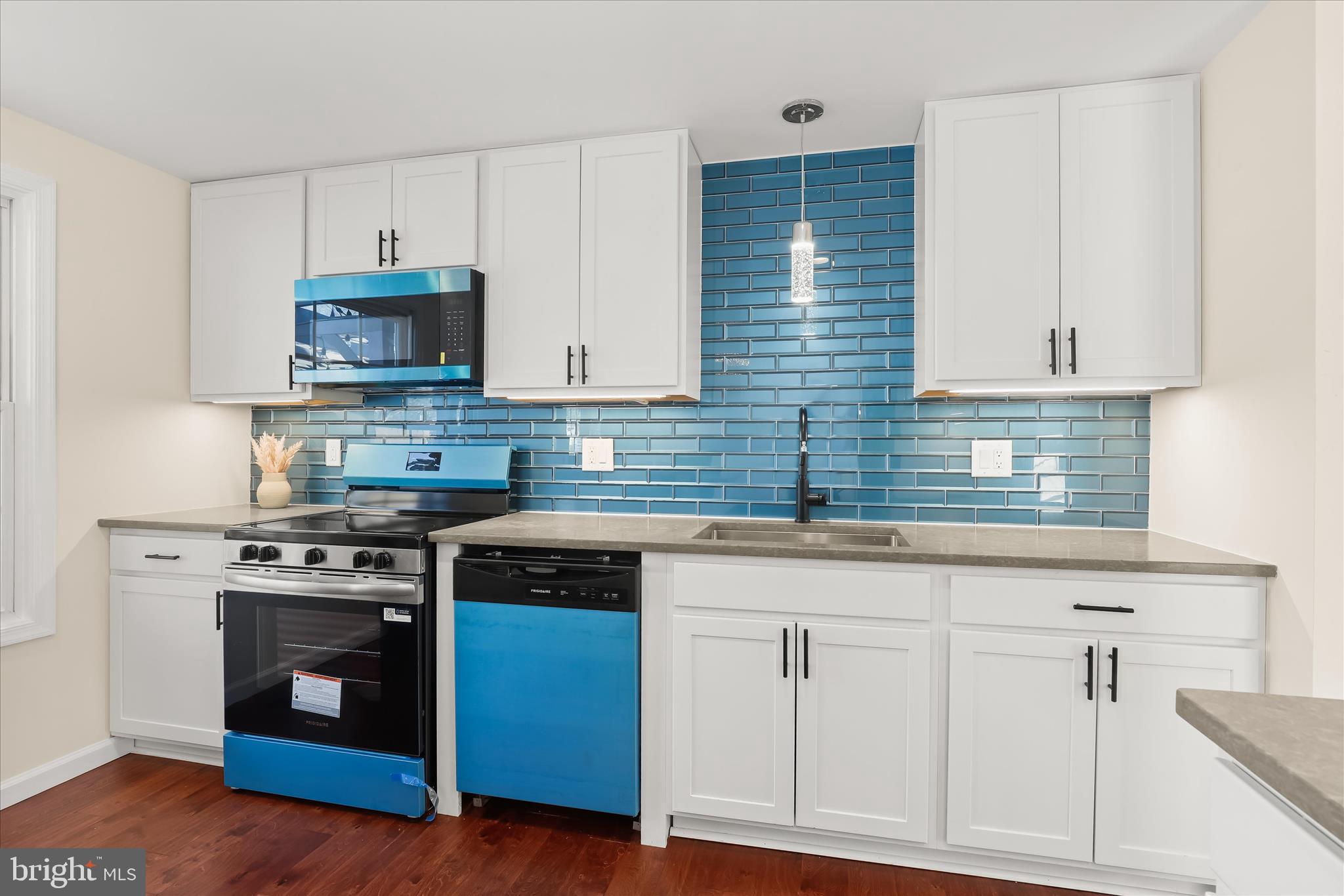 WOODBRIDGE VALLEY - Residential