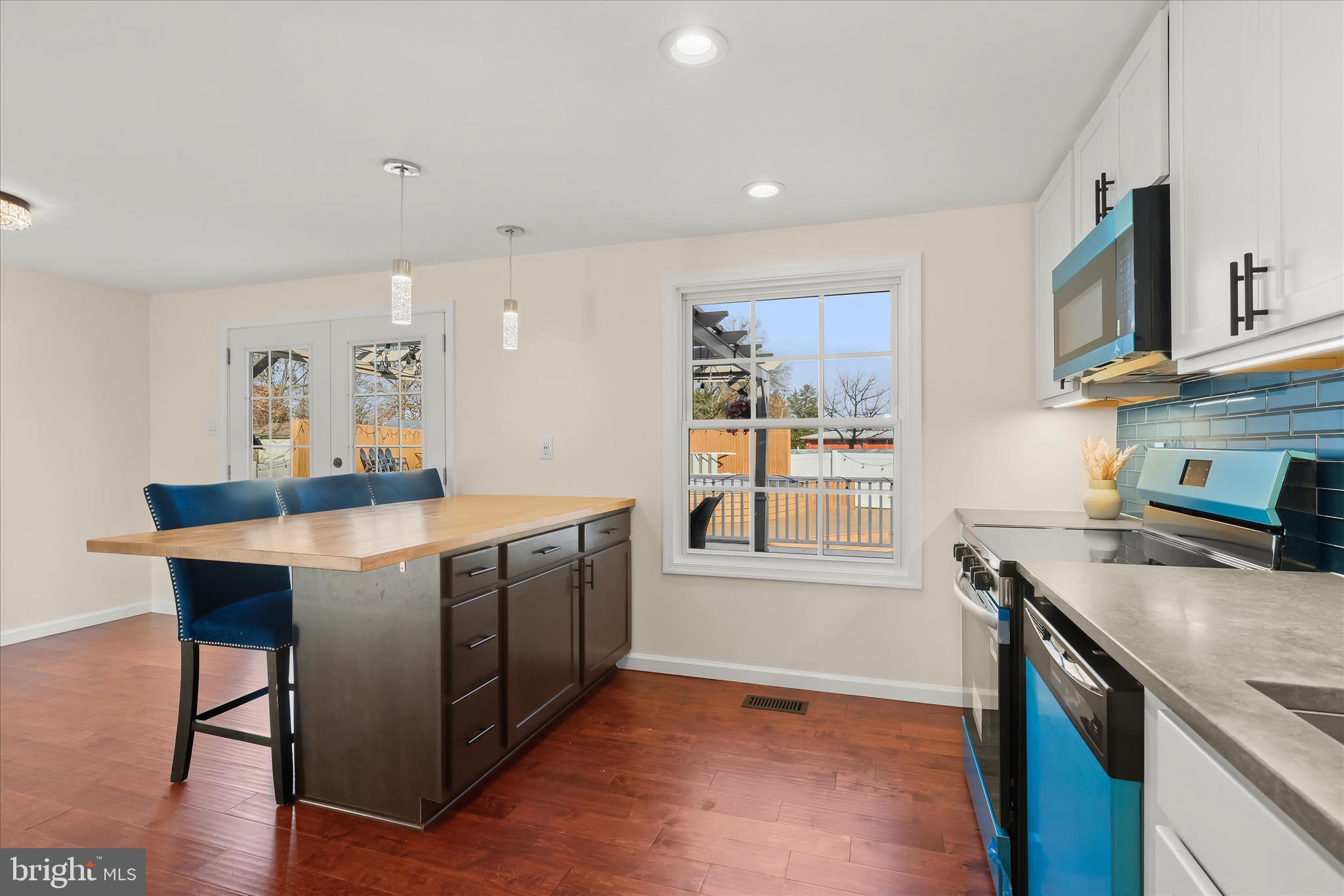 WOODBRIDGE VALLEY - Residential