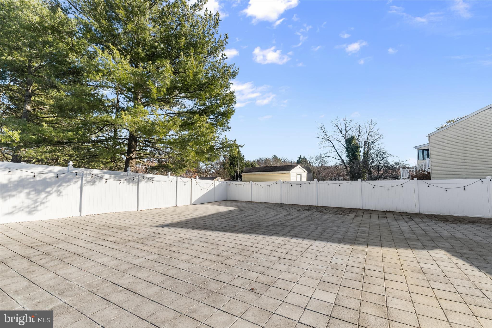 WOODBRIDGE VALLEY - Residential