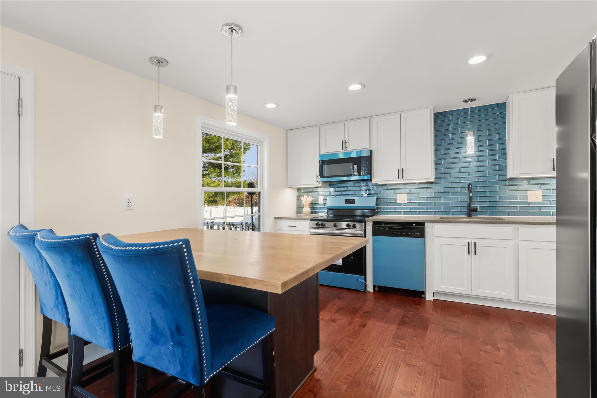 WOODBRIDGE VALLEY - Residential