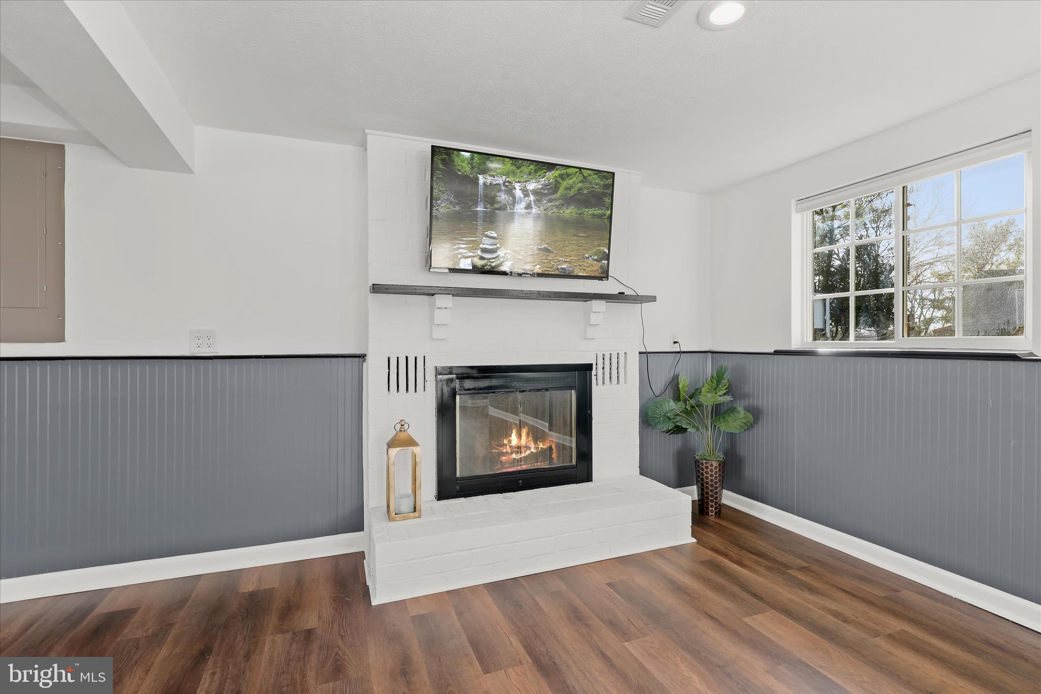 WOODBRIDGE VALLEY - Residential