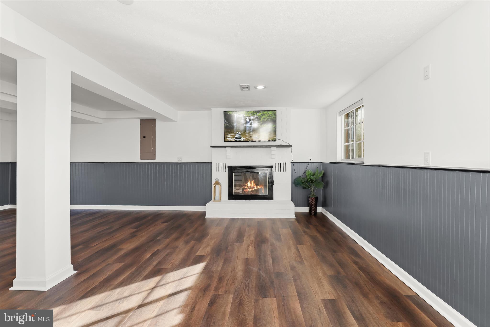 WOODBRIDGE VALLEY - Residential