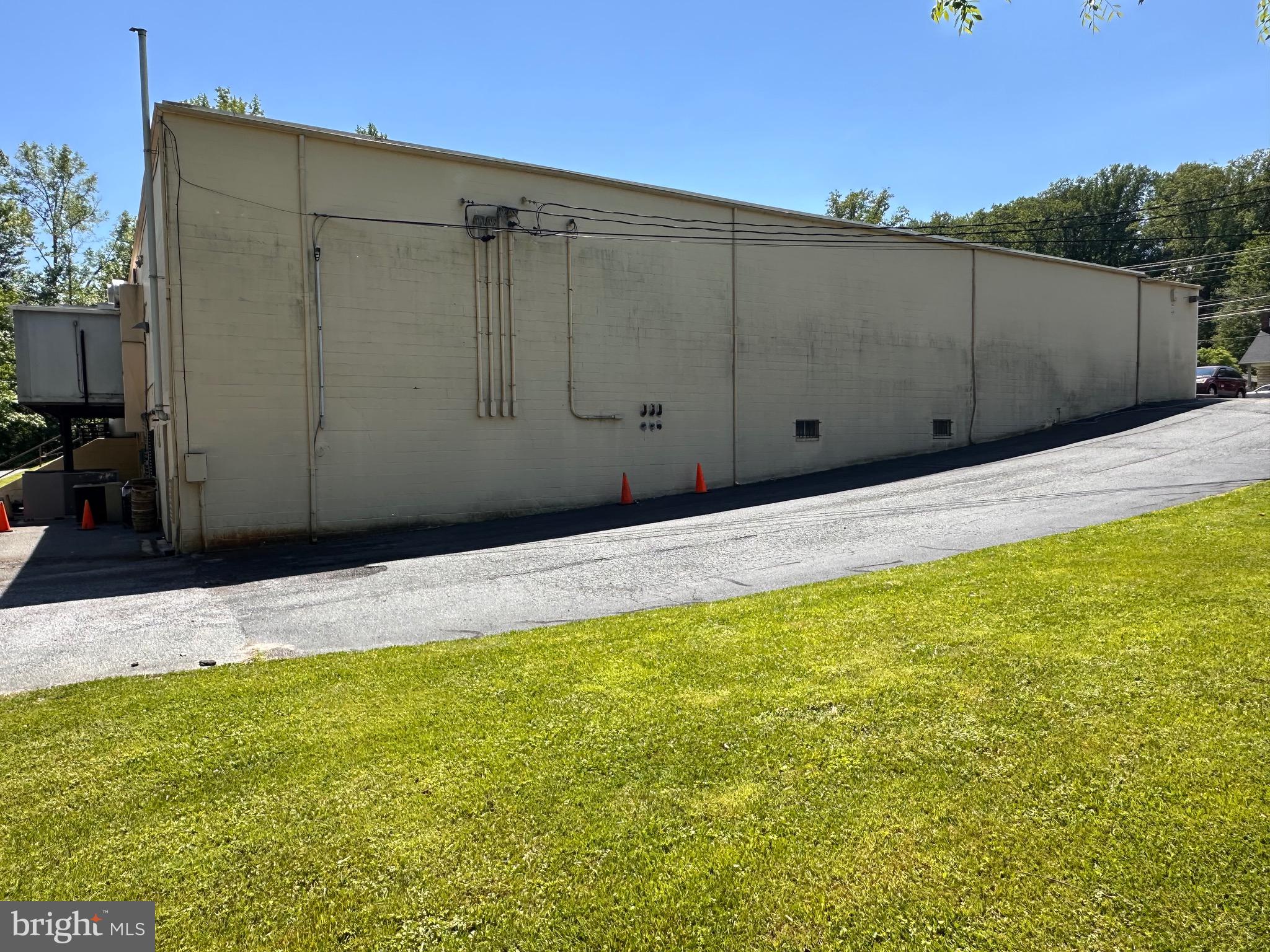 KINGSVILLE - Commercial Sale