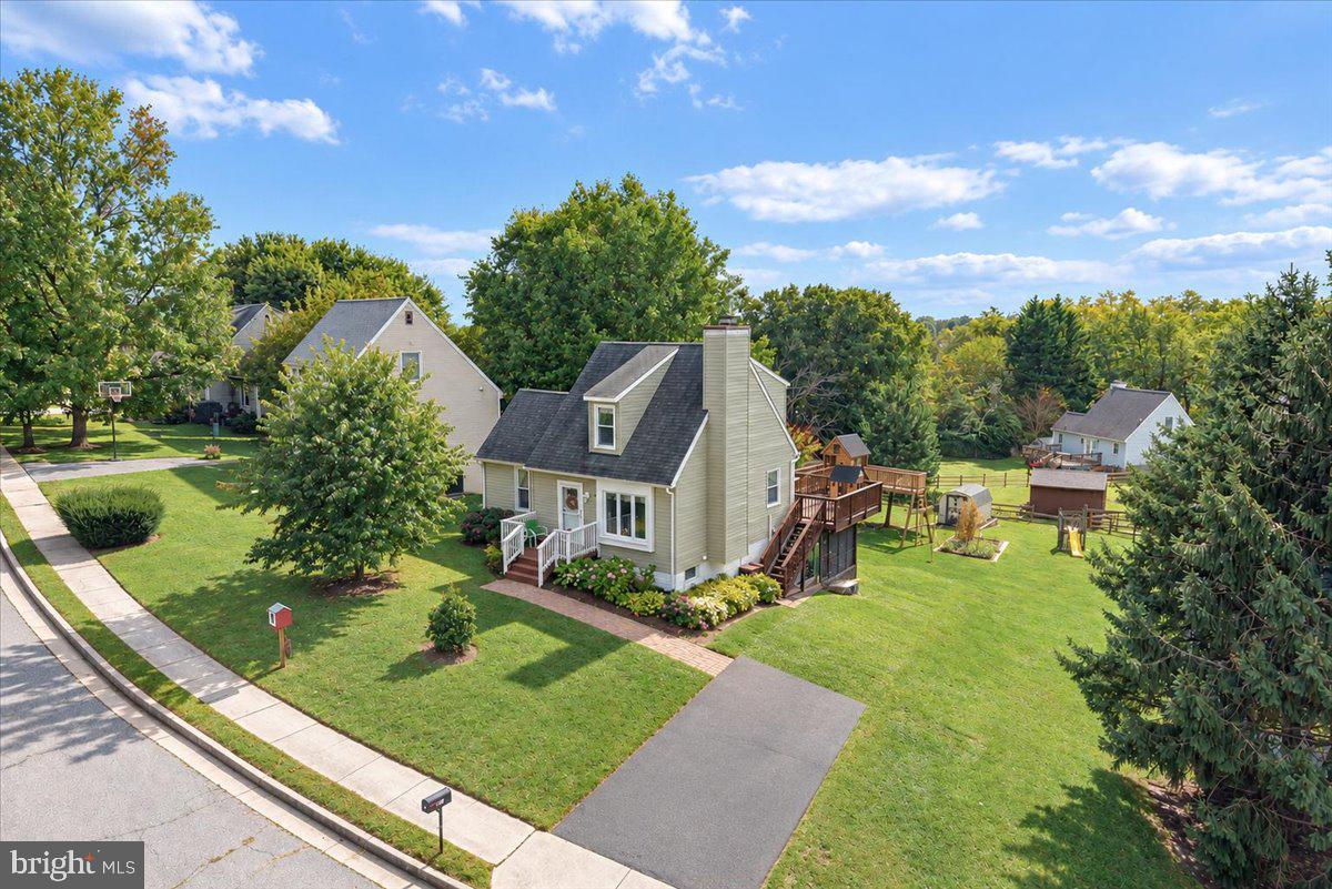 10 VISTA AVENUE