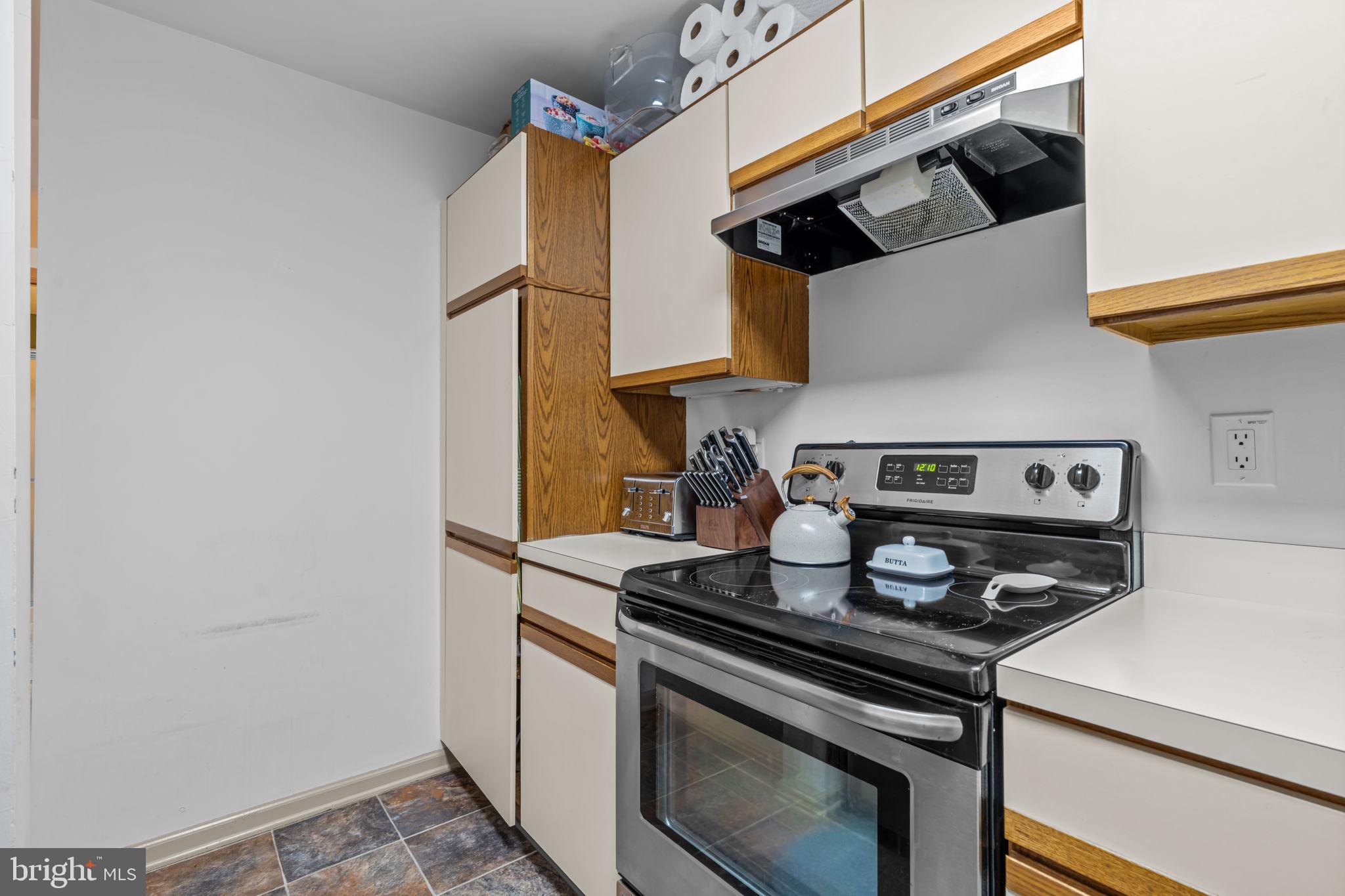 VILLAGE SHIRES - Residential