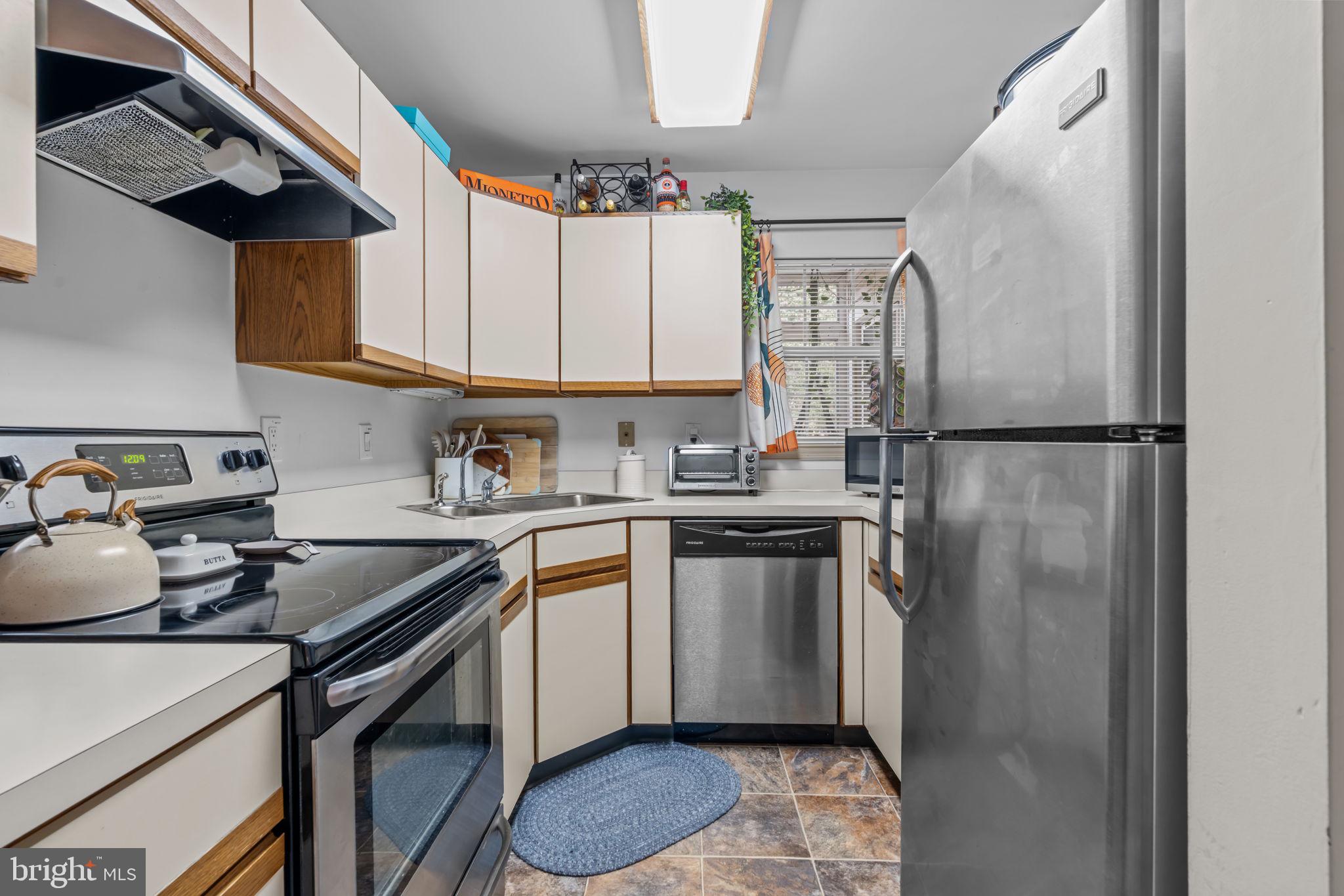 VILLAGE SHIRES - Residential