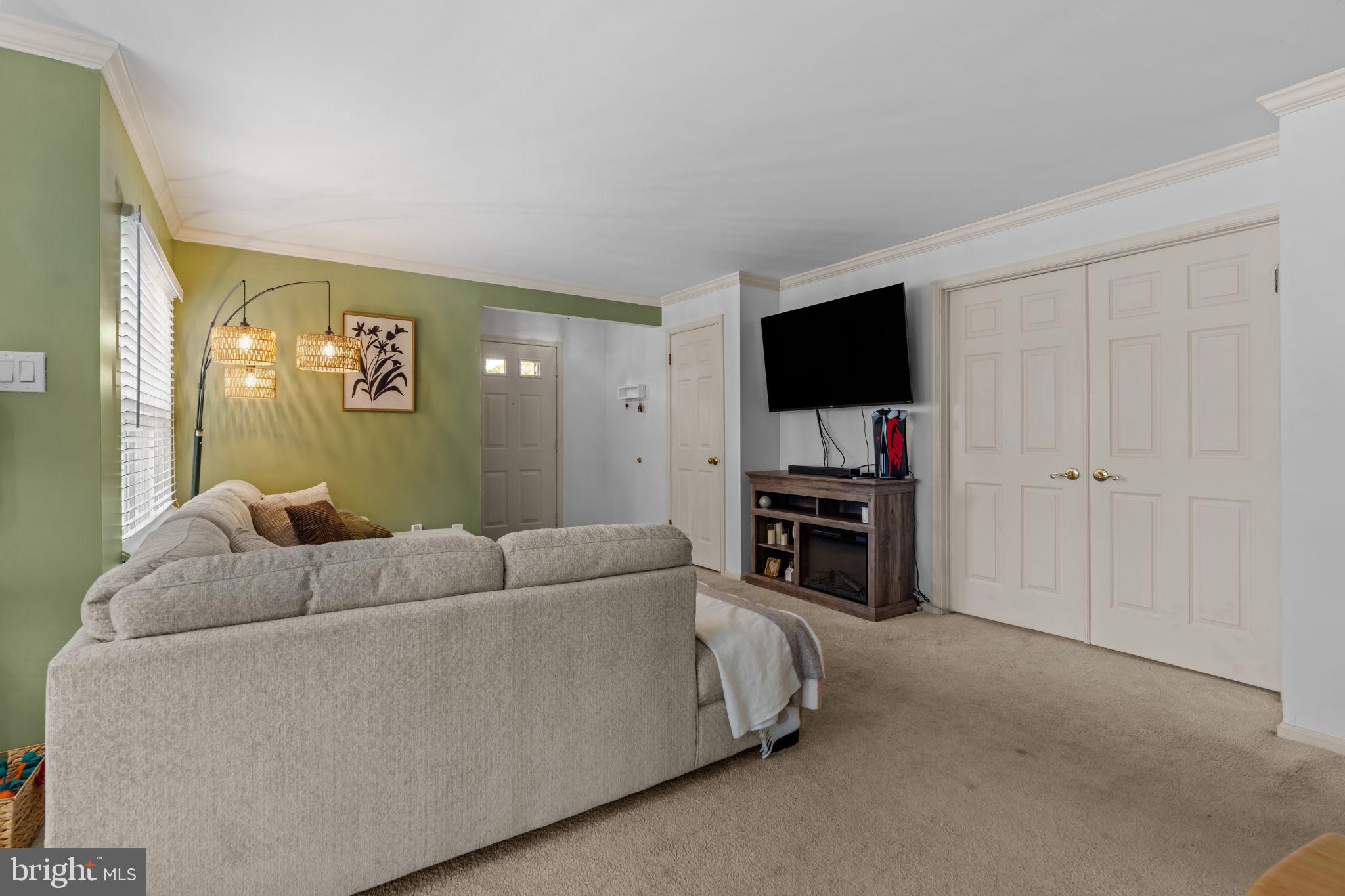 VILLAGE SHIRES - Residential