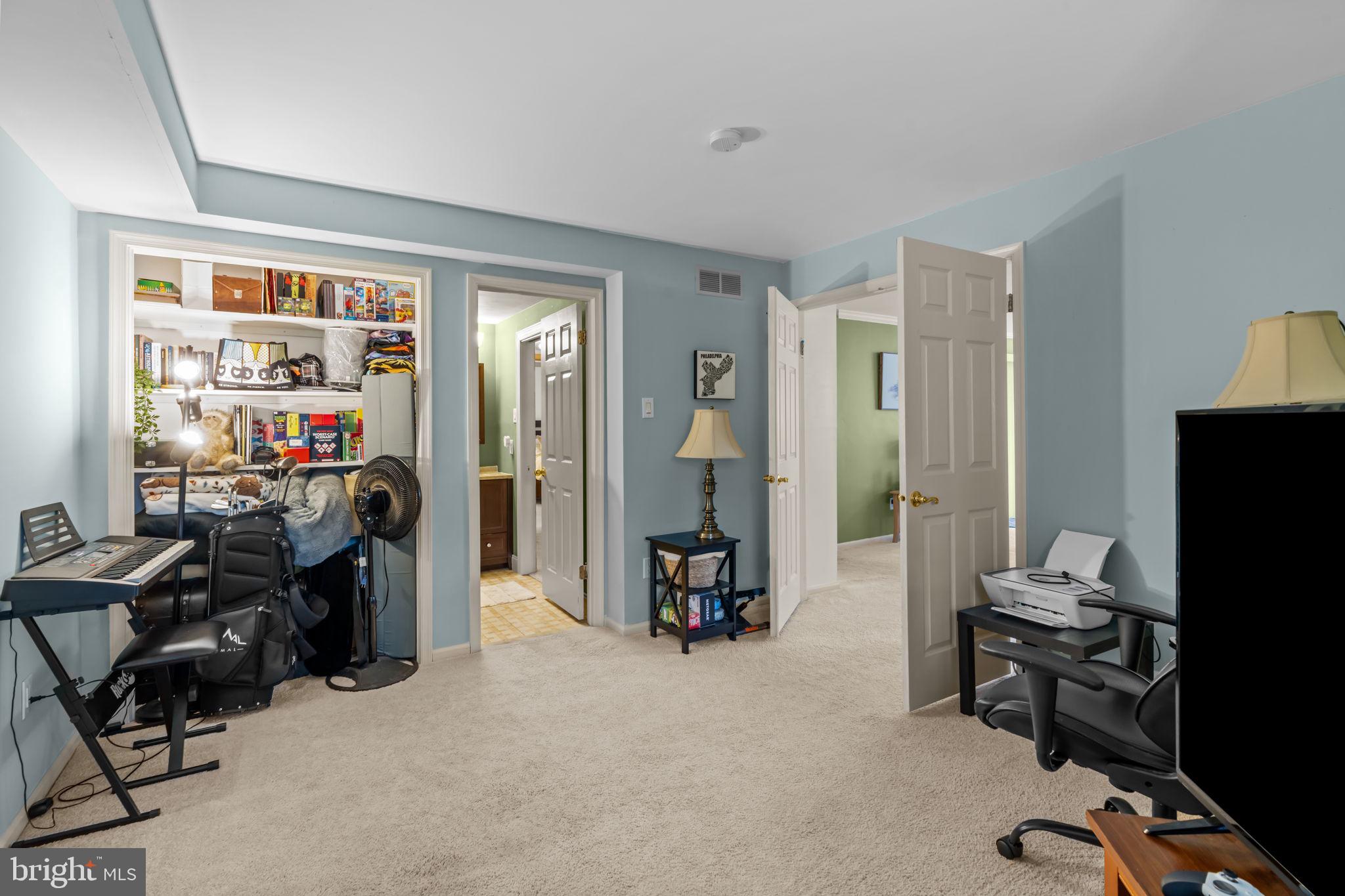 VILLAGE SHIRES - Residential