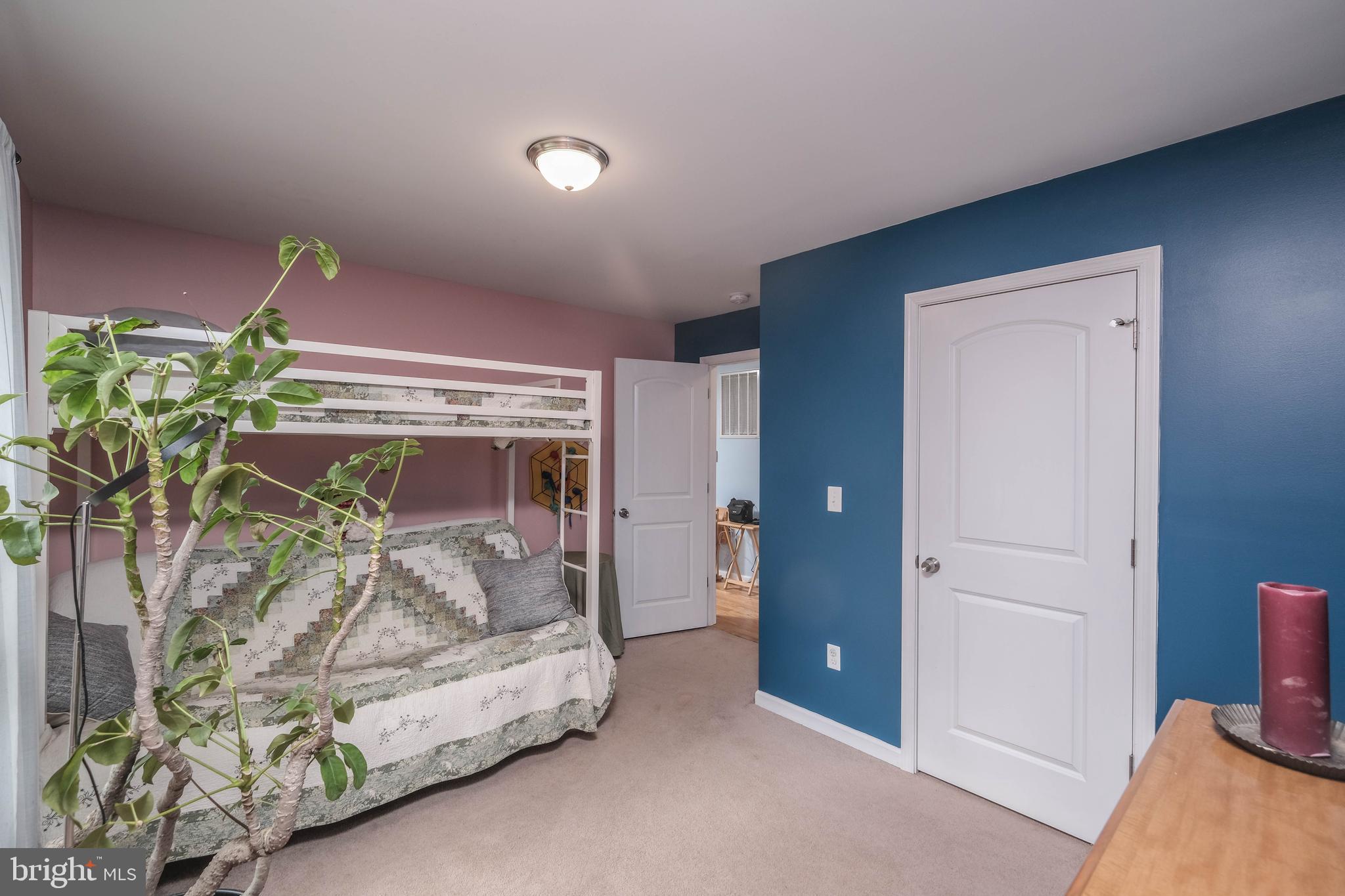 HIDDEN RIVER - Residential