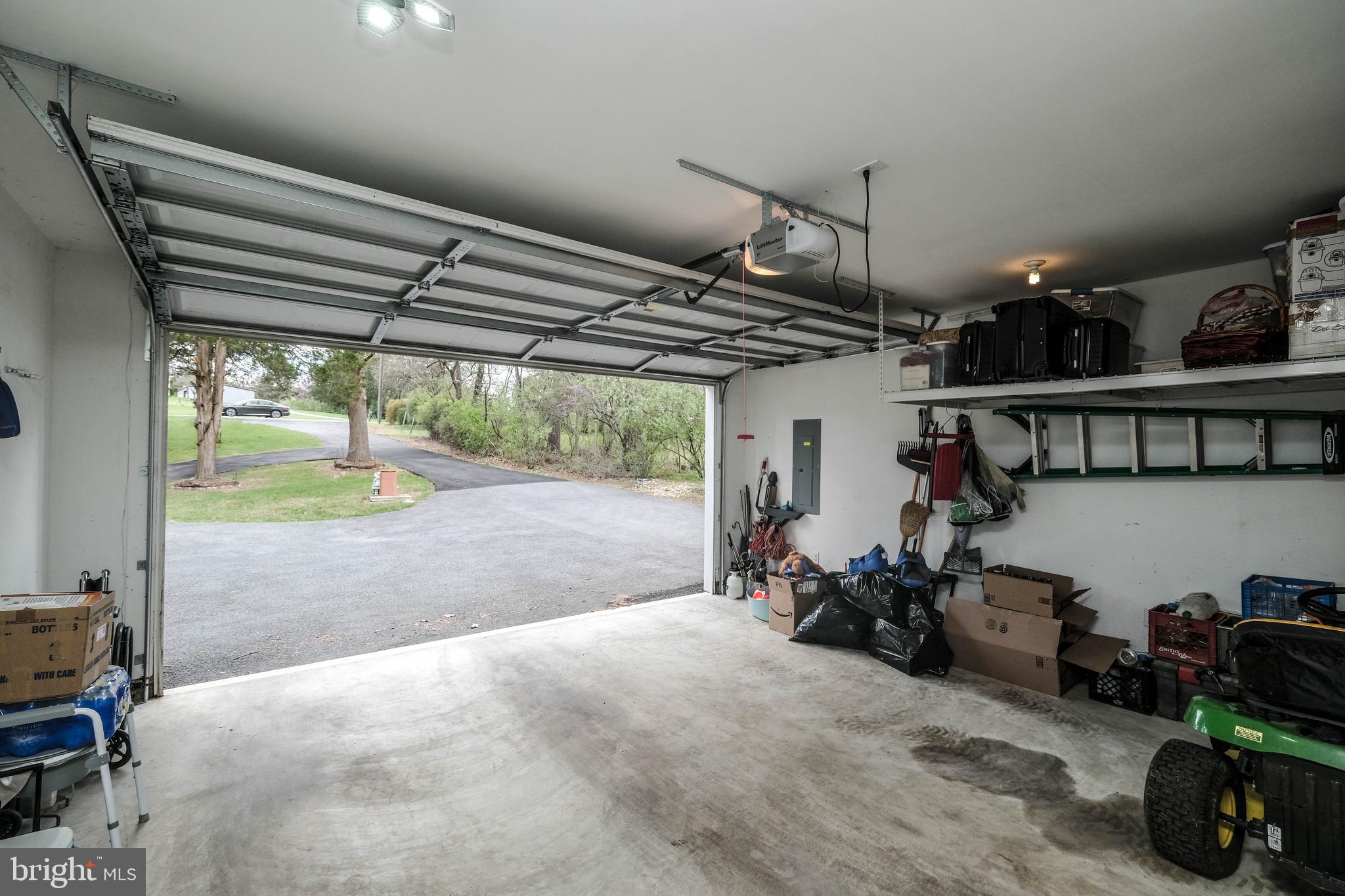 HIDDEN RIVER - Residential