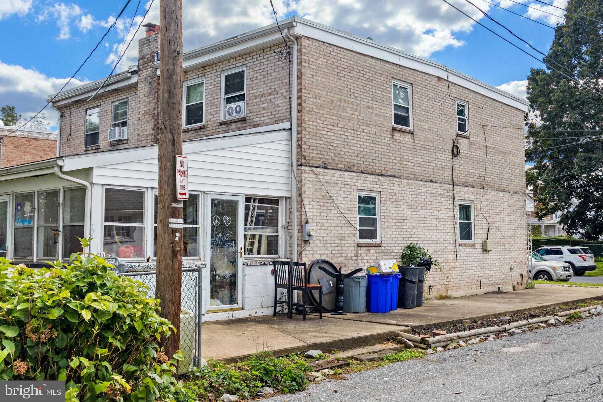 222 S 1ST STREET