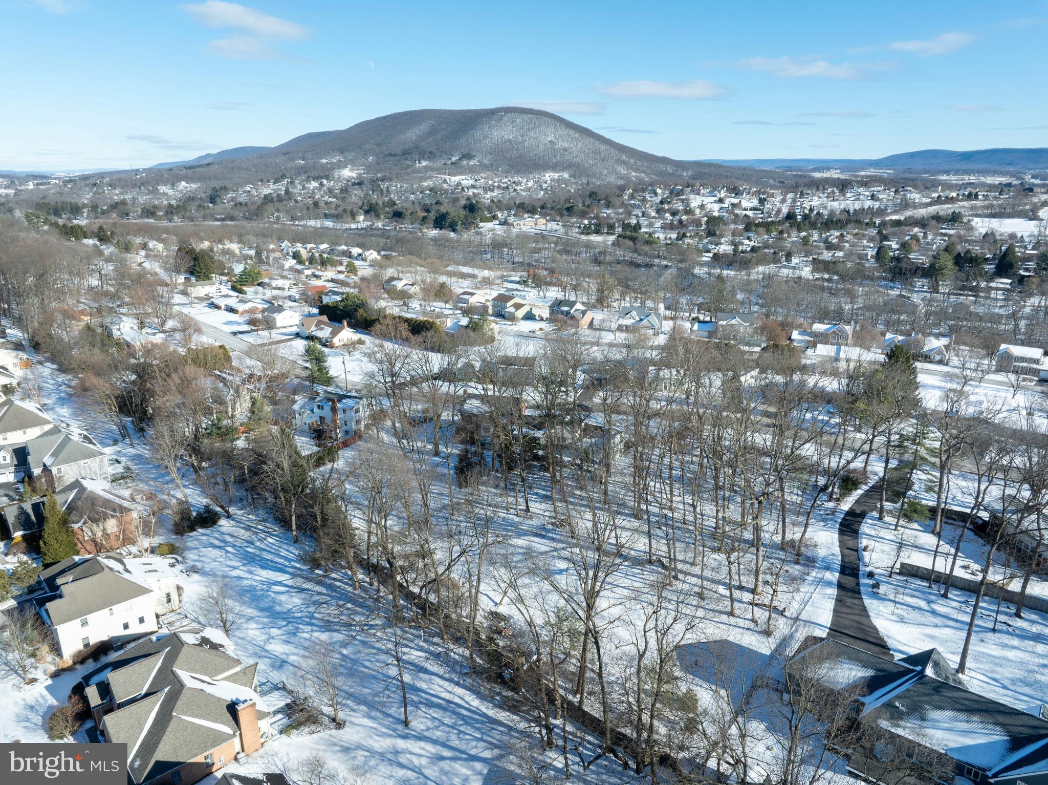 CENTRE HILLS VILLAGE - Land