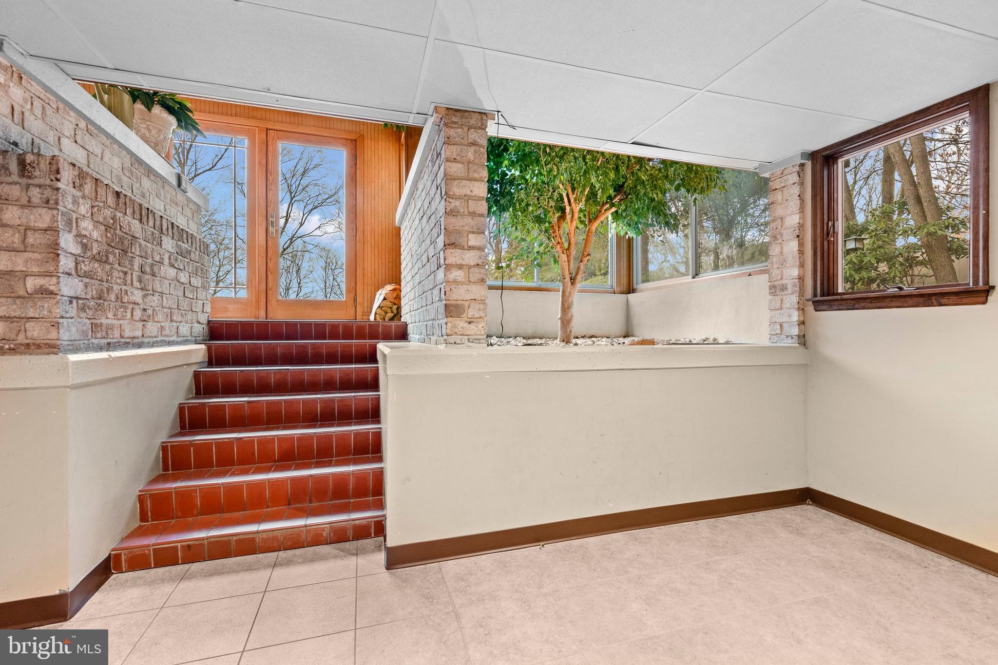 POINT RIDGE FARMS - Residential