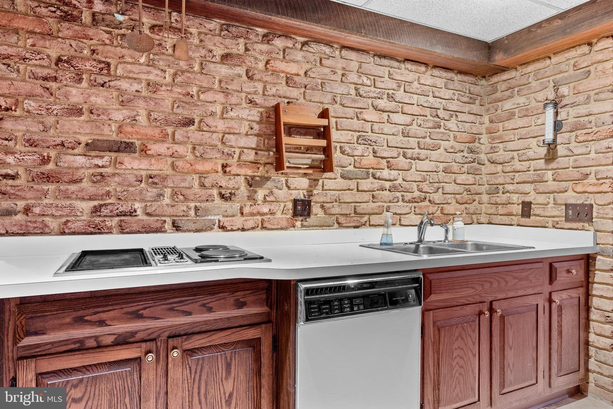 POINT RIDGE FARMS - Residential