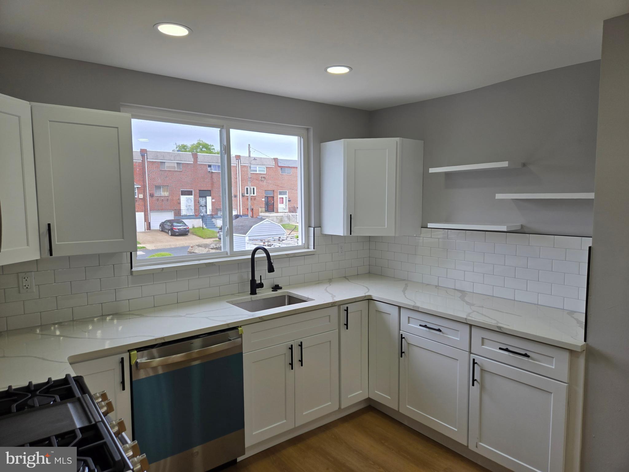 YORKTOWN - Residential