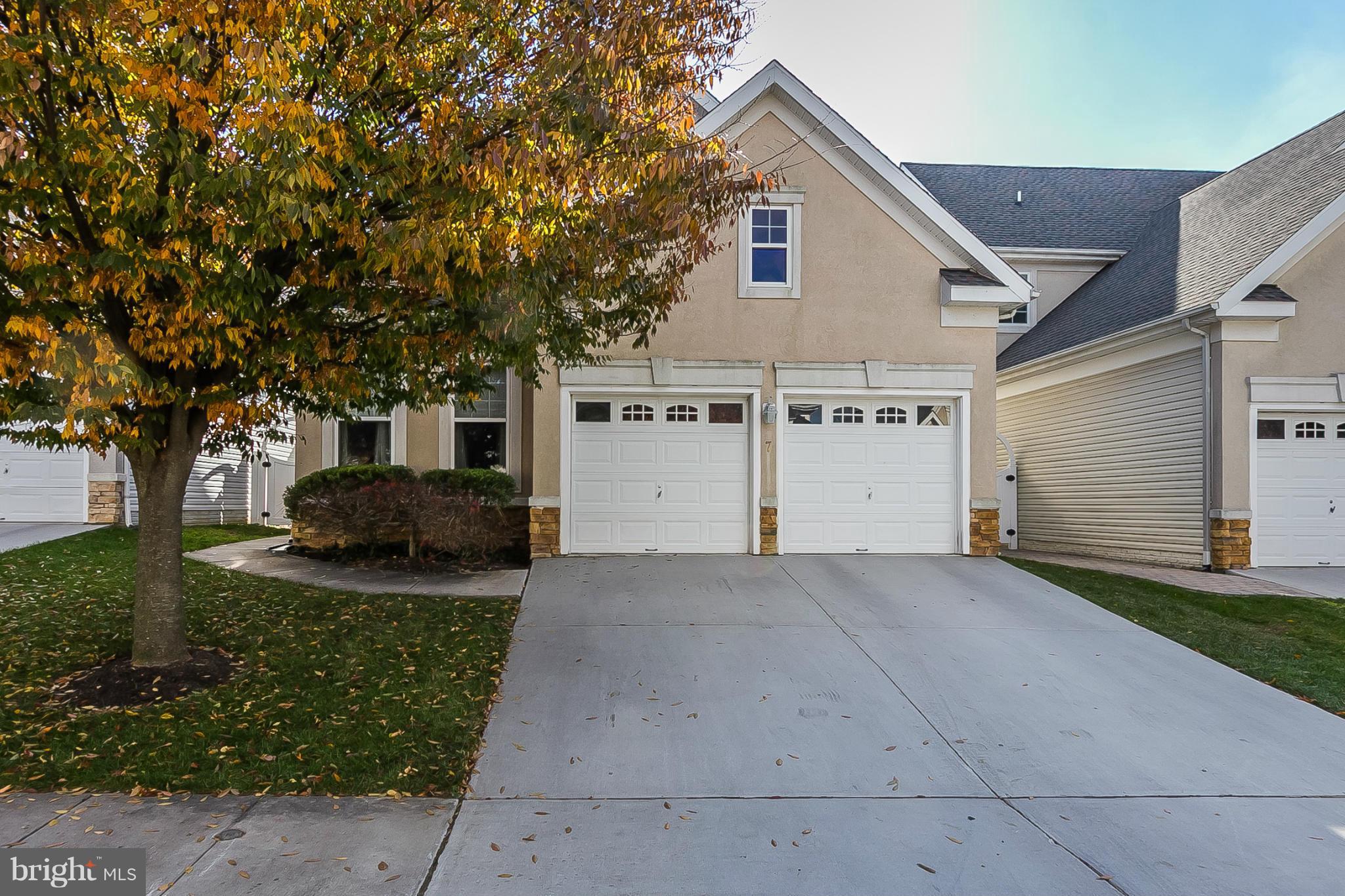 meticulously maintained avalon east detached home. professionally decorated with exquisite details throughout. true chef s kitchen with stainless steel appliances. luxe first floor master suite with spacious walk in closets. supremely convenient locale, minutes to 695. community amenities include pool, club house and tennis courts.