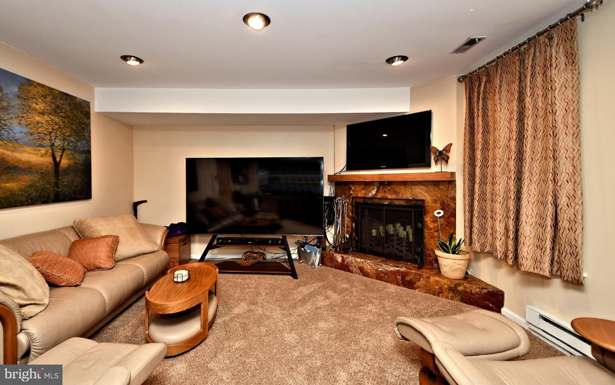 STOTESBURY TWHSE - Residential