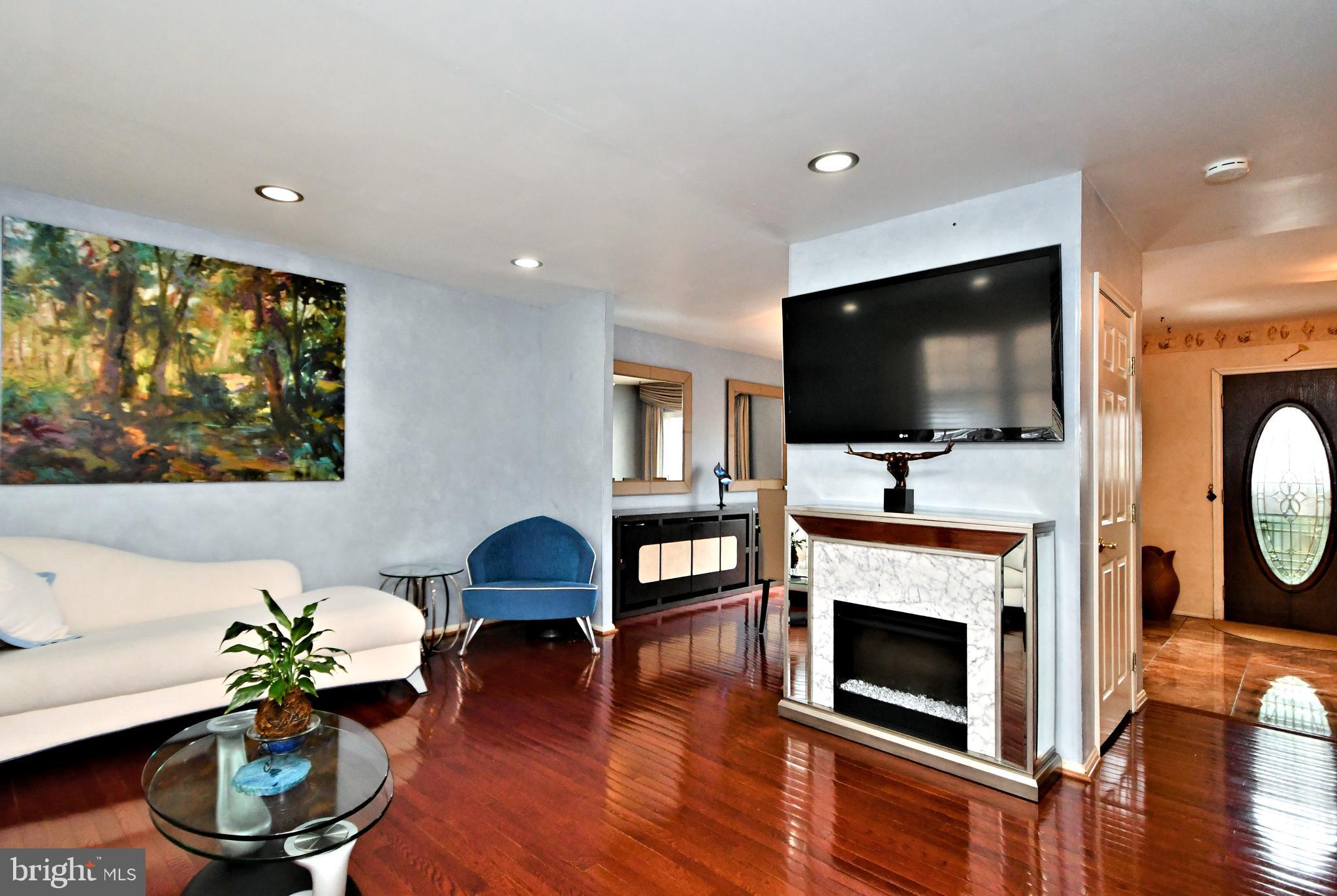 STOTESBURY TWHSE - Residential