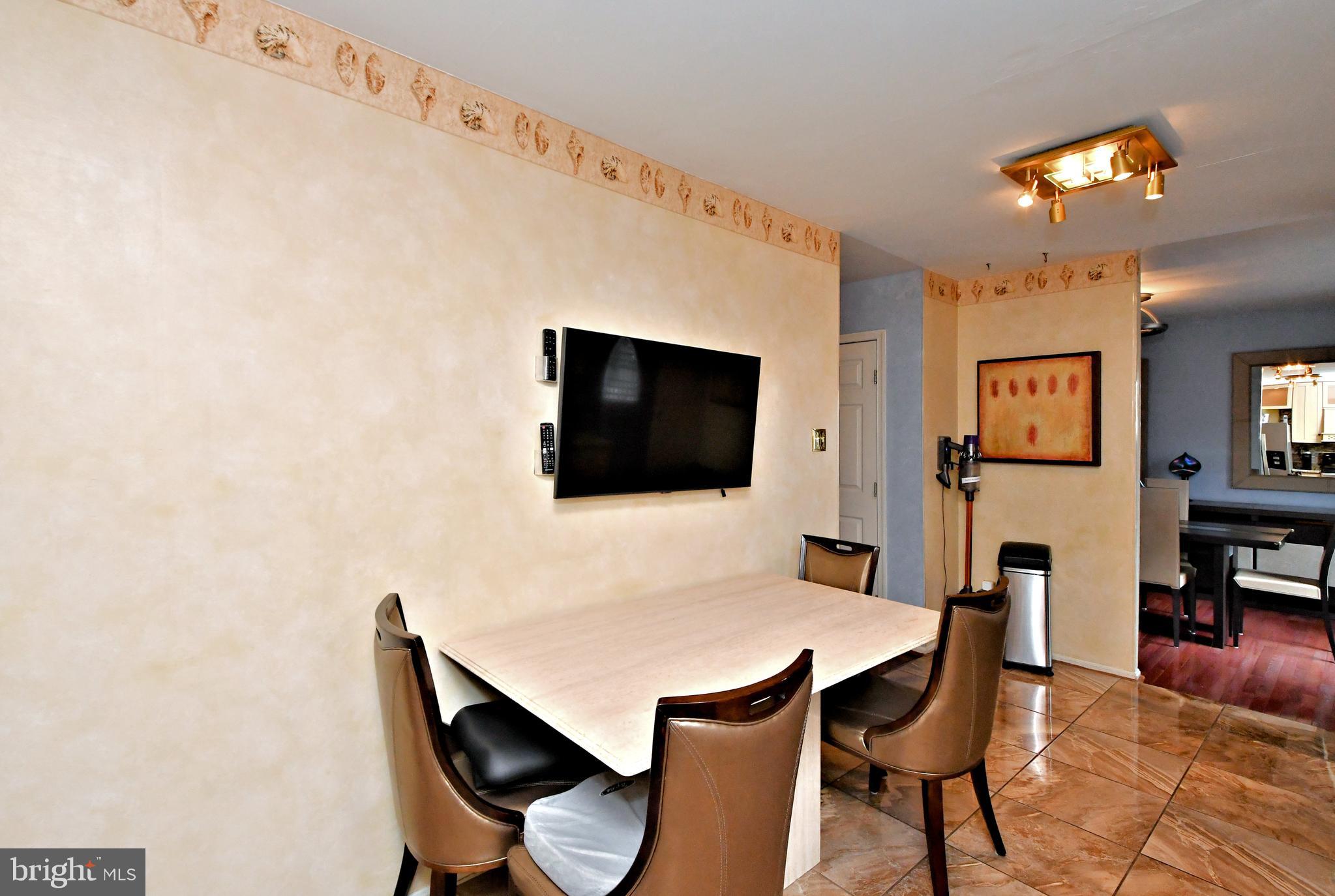 STOTESBURY TWHSE - Residential