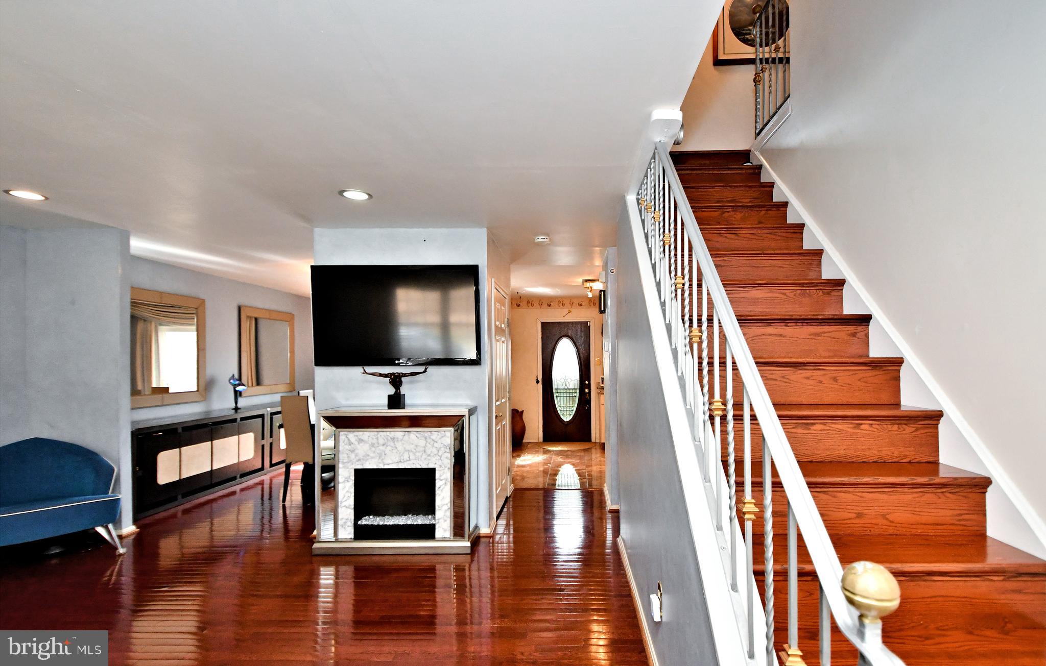 STOTESBURY TWHSE - Residential