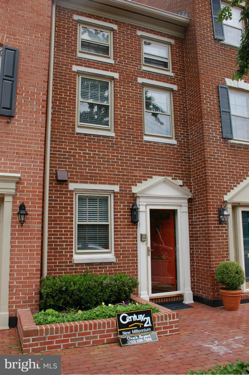 OLD TOWN - Residential Lease