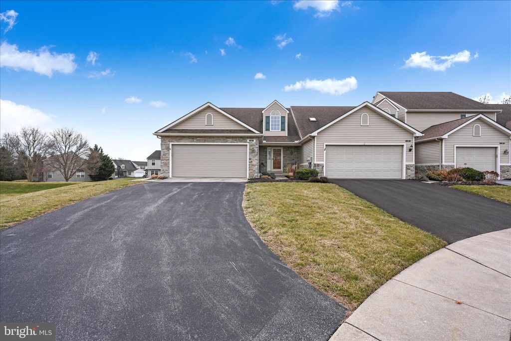 Photo of 10 Gantz Meadows, MOUNT JOY, PA 17552 (MLS # PALA2081638)