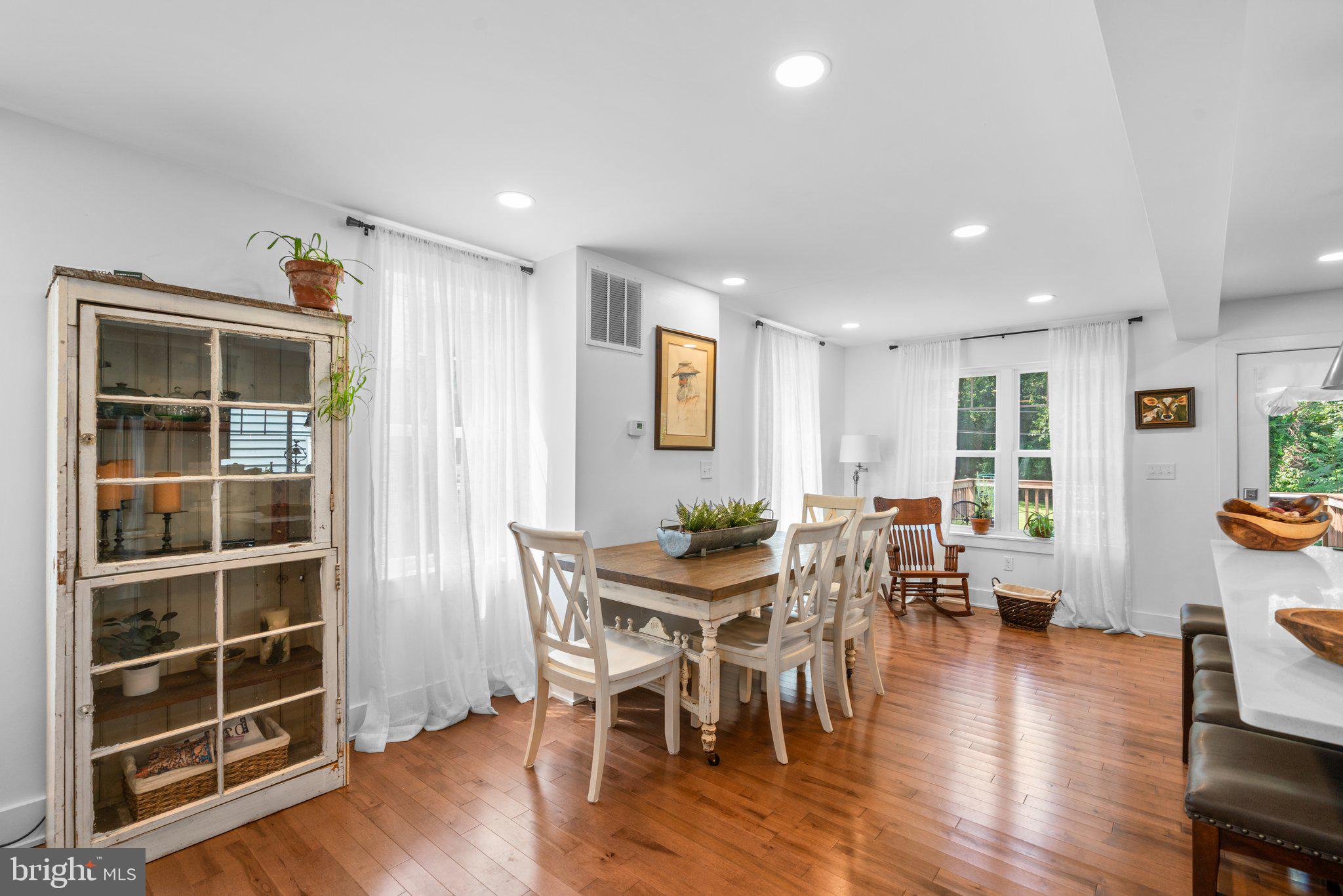 HOES HEIGHTS - Residential