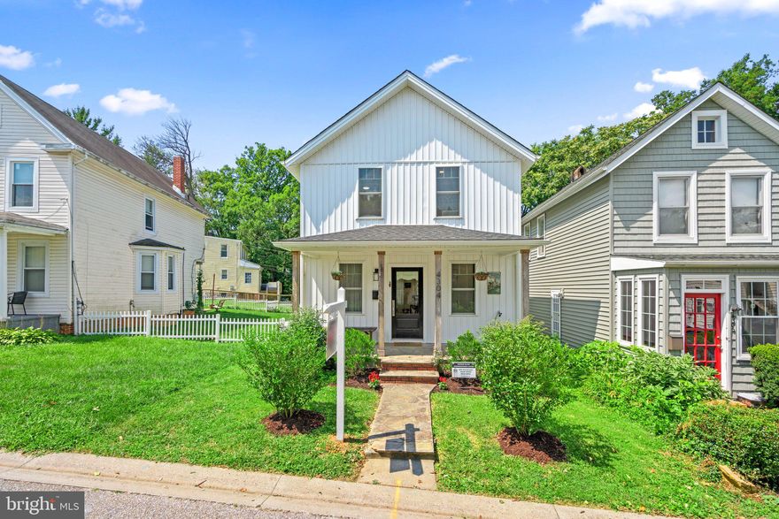 Don't miss this spectacular renovated(2020) single family home. Walk to The Avenue AND Rotunda all while backing to woods! Nestled in a quiet neighborhood with off-street parking and all the amenities you would hope for in this high-end renovation: HUGE gourmet kitchen with oversized island, completely open first floor perfect for entertaining, hardwood floors throughout, Trex deck and landscaped yard, deep soaking tub, to-die-for master walk-in shower and double sinks, tremendous natural light and professionally decorated. Off-street parking down the rear alley