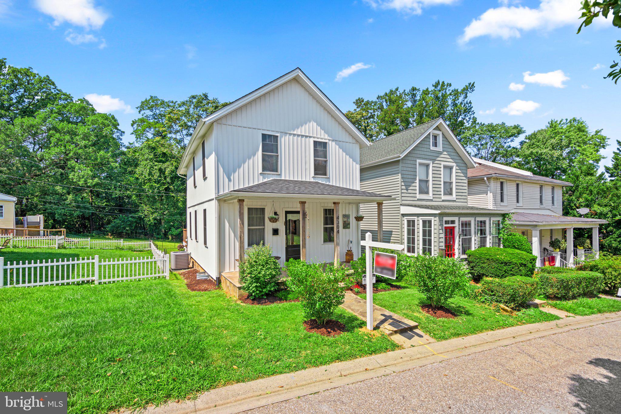 HOES HEIGHTS - Residential