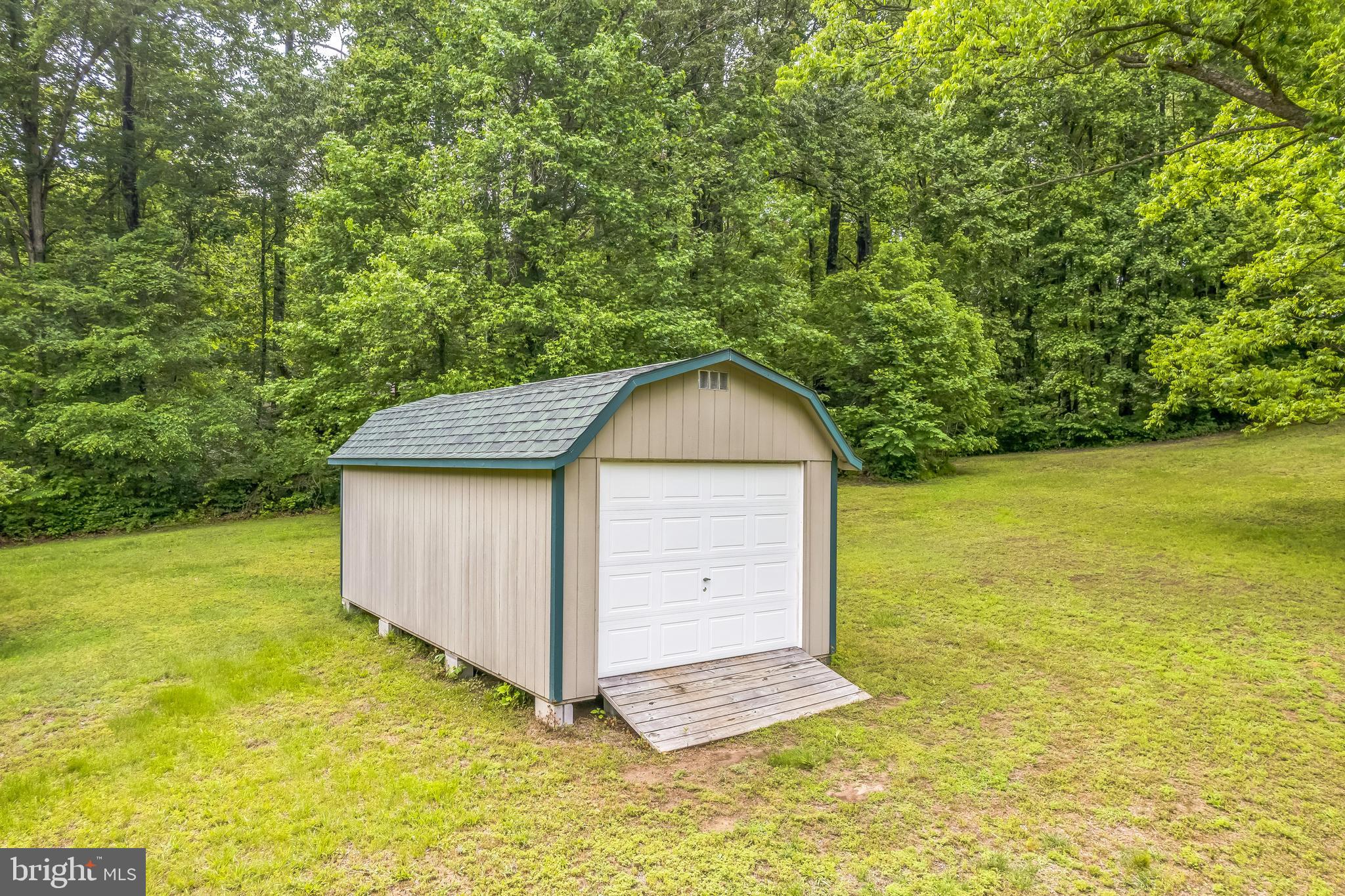 QUIET ACRES - Residential