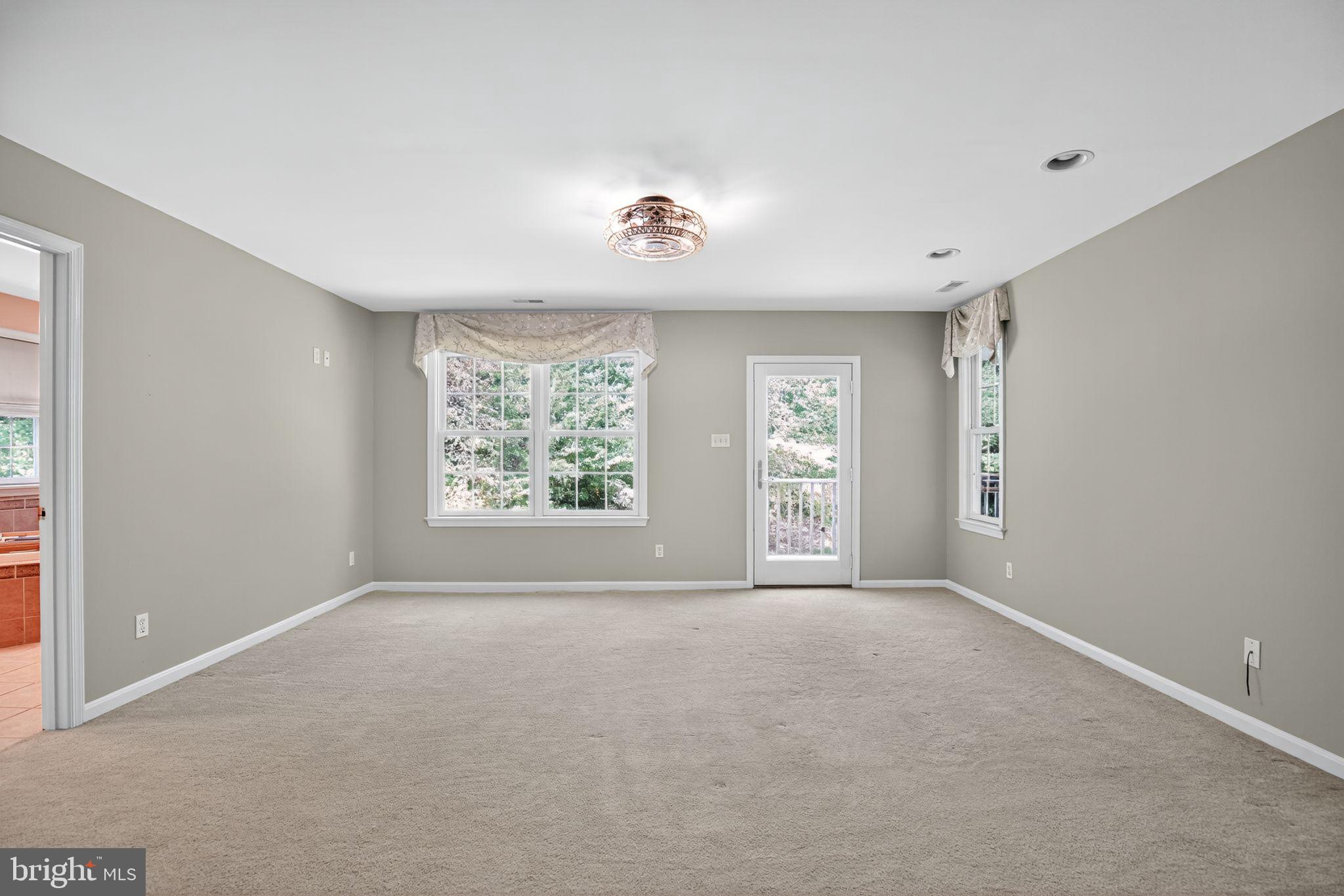 QUIET ACRES - Residential