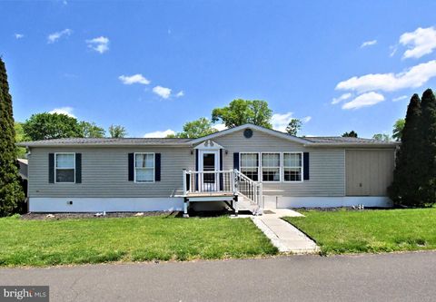 Mobile Home For Sale - 156 Vaux Drive<br/> DOYLESTOWN, PA 18901