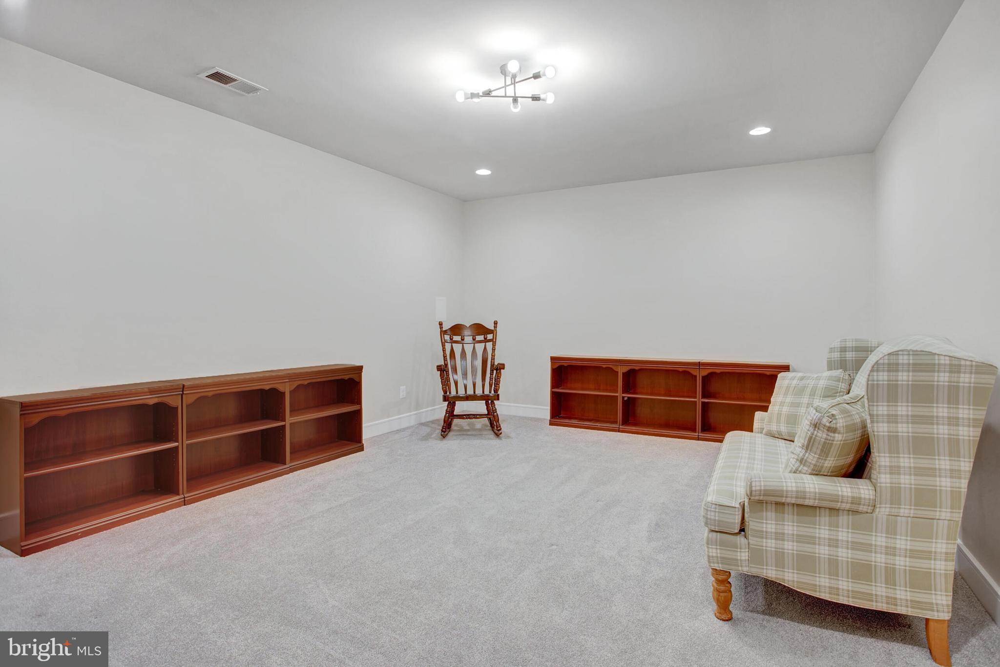 MEADOW BROOK FARM - Residential