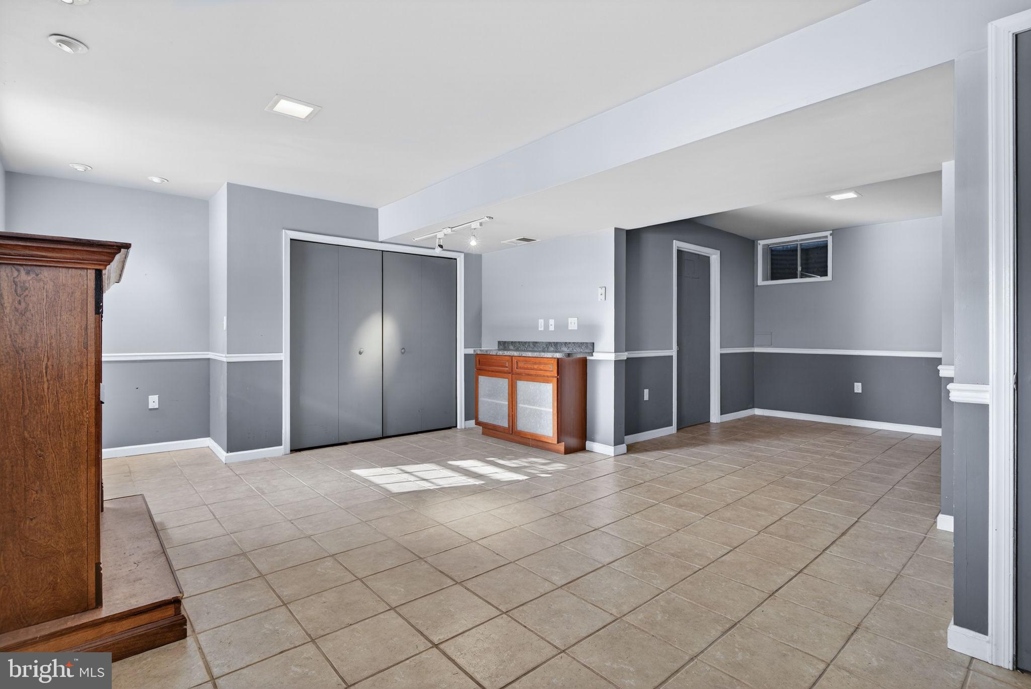 MAYTOWN VILLAGE SQUARE - Residential