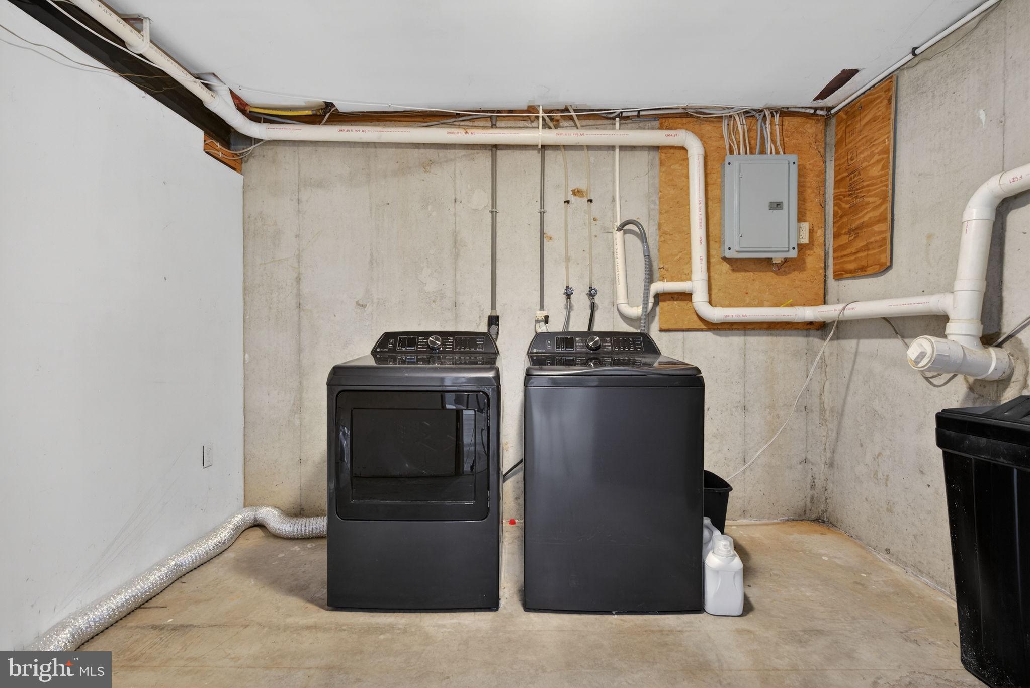 MAYTOWN VILLAGE SQUARE - Residential