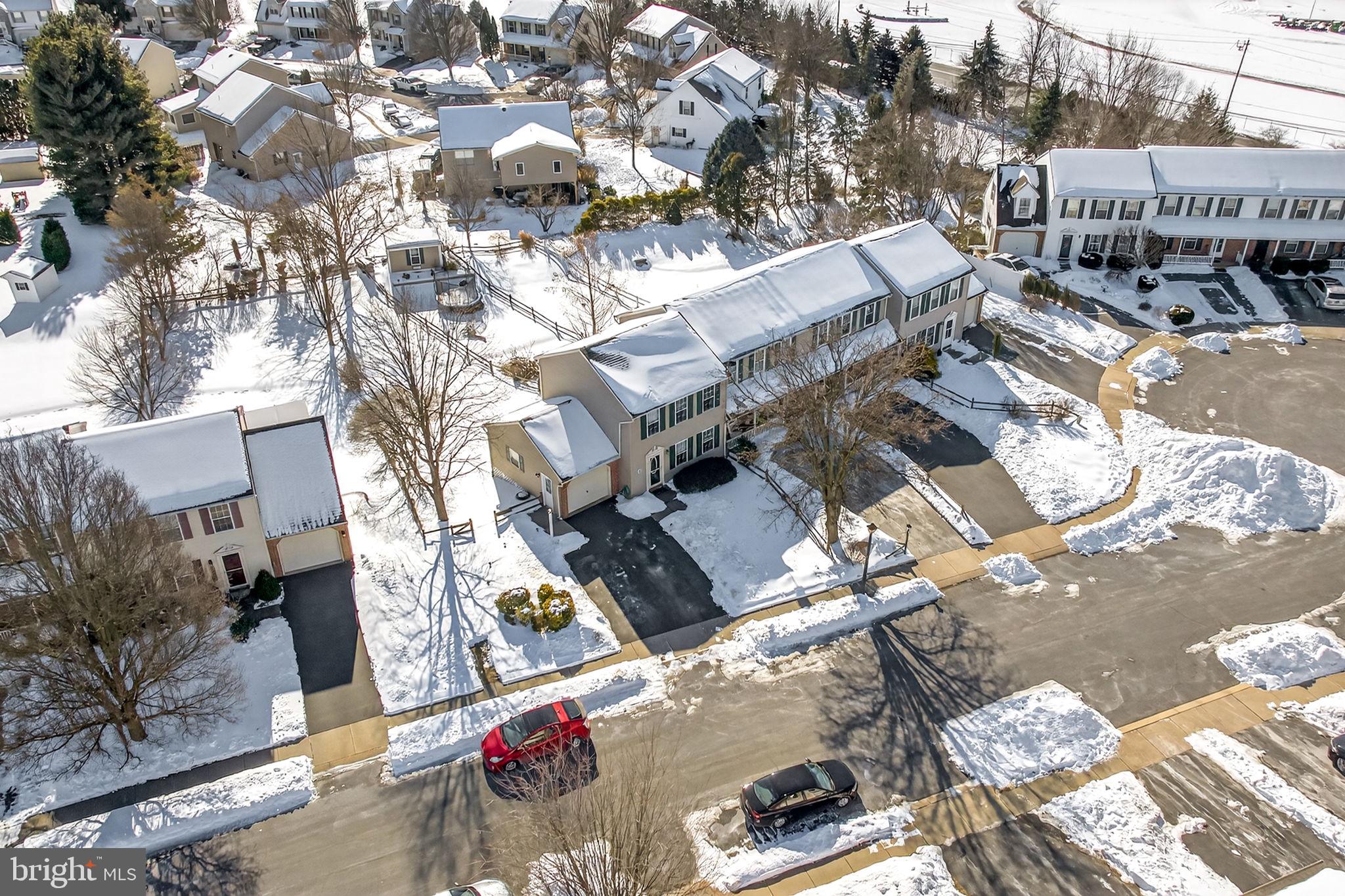 MAYTOWN VILLAGE SQUARE - Residential