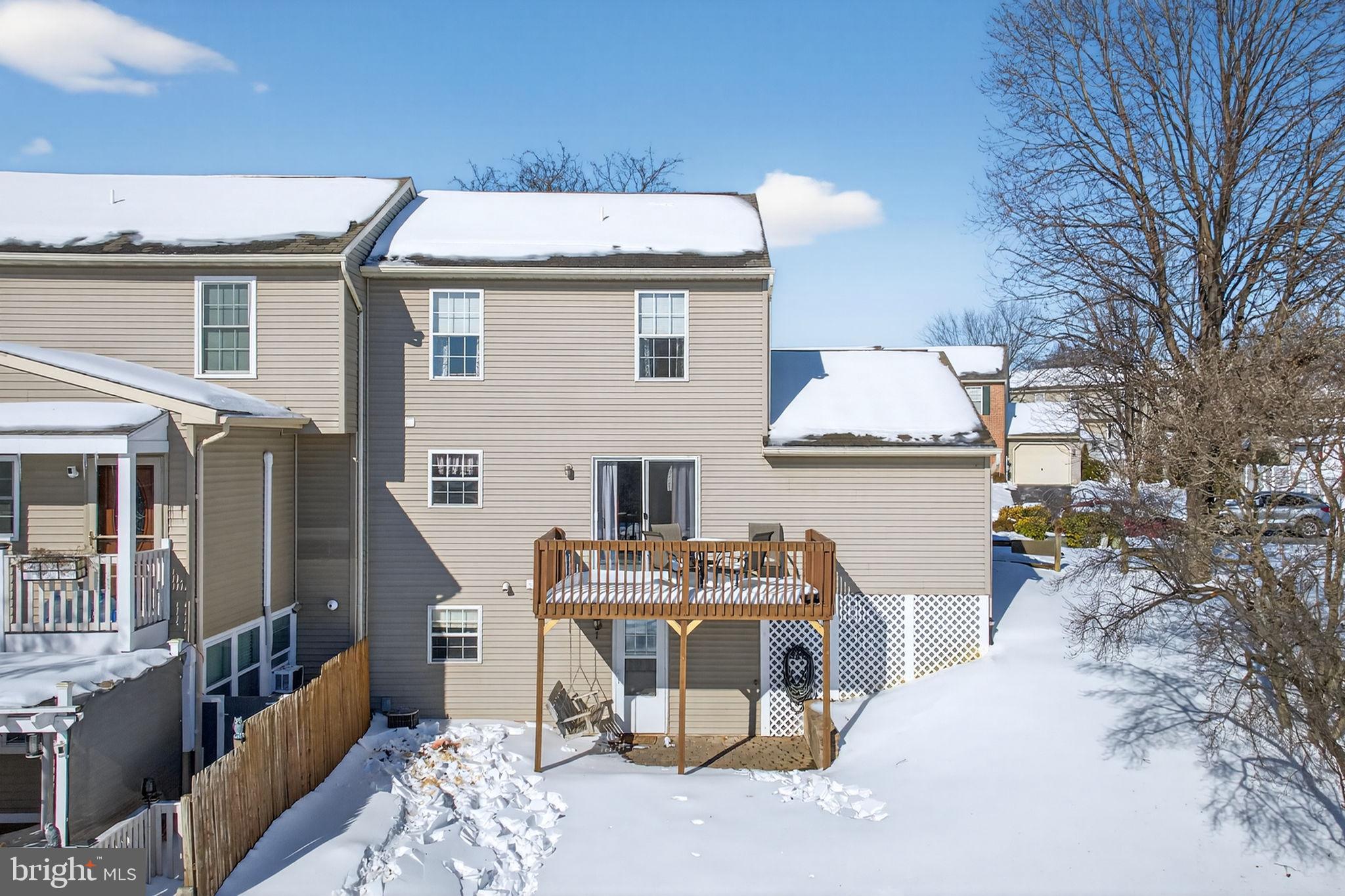 MAYTOWN VILLAGE SQUARE - Residential