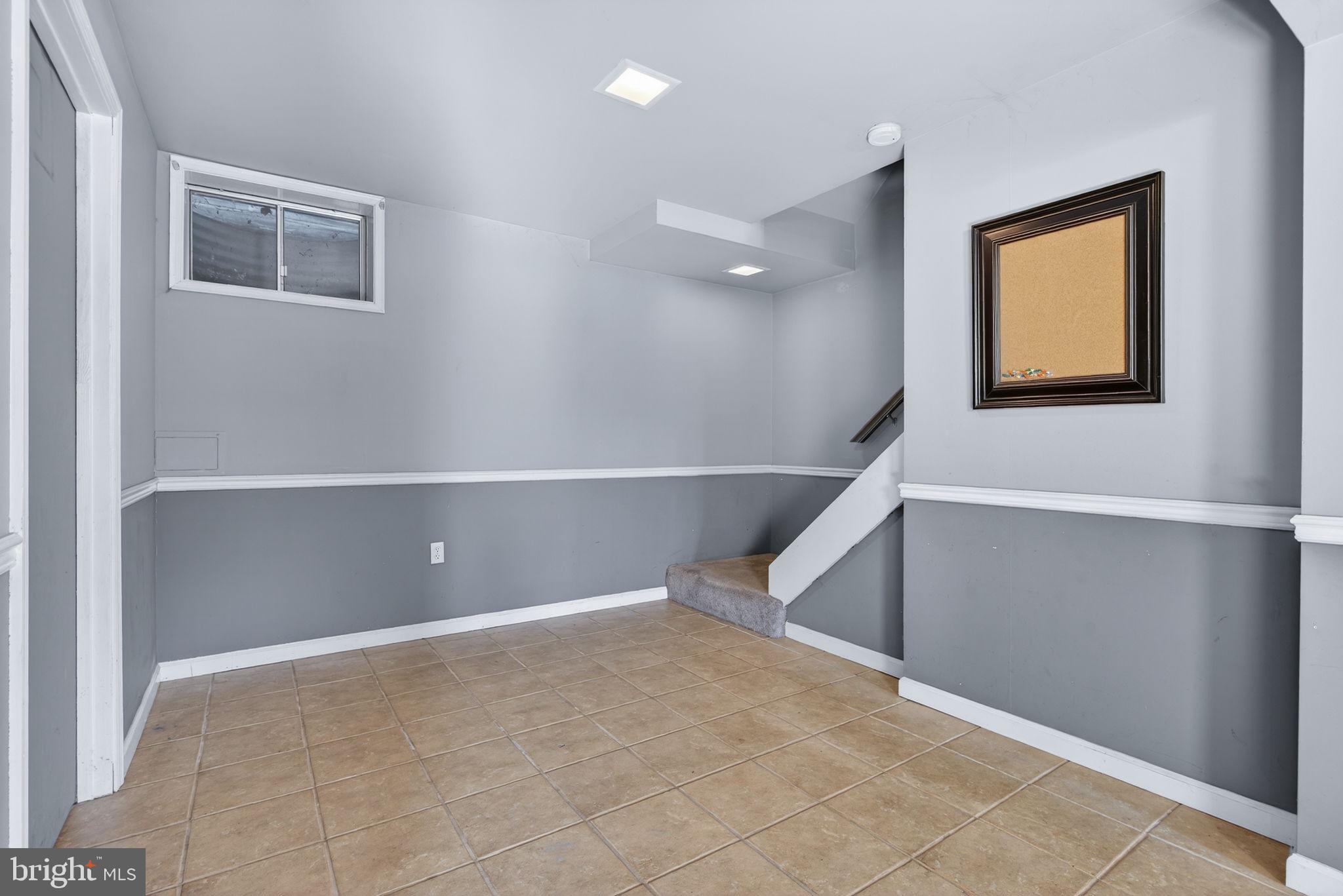 MAYTOWN VILLAGE SQUARE - Residential