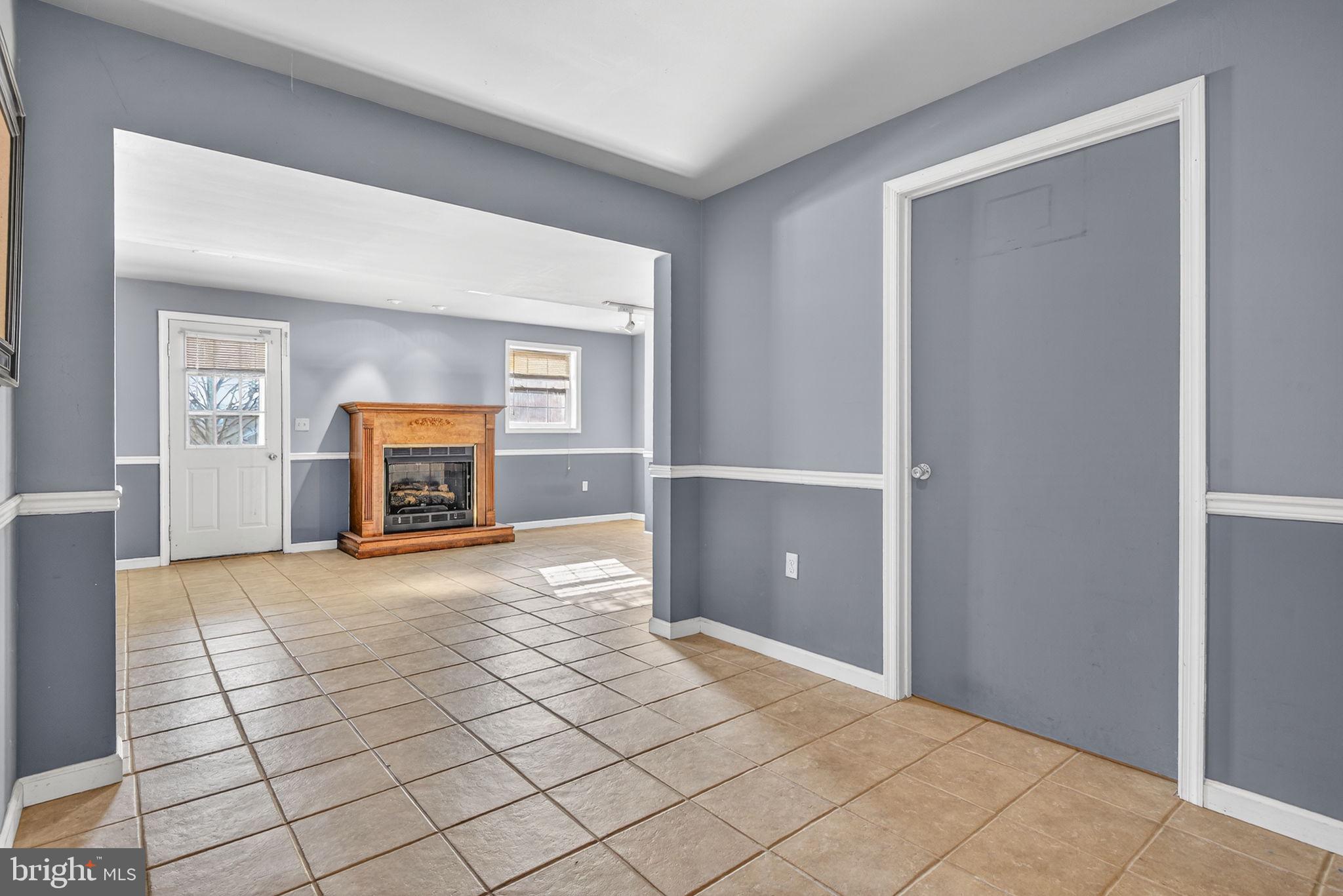 MAYTOWN VILLAGE SQUARE - Residential