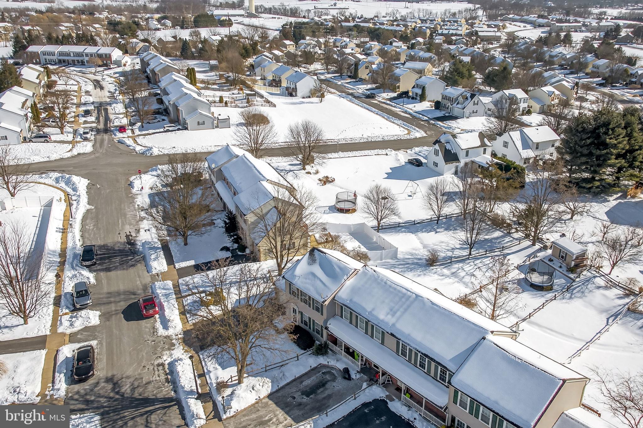 MAYTOWN VILLAGE SQUARE - Residential