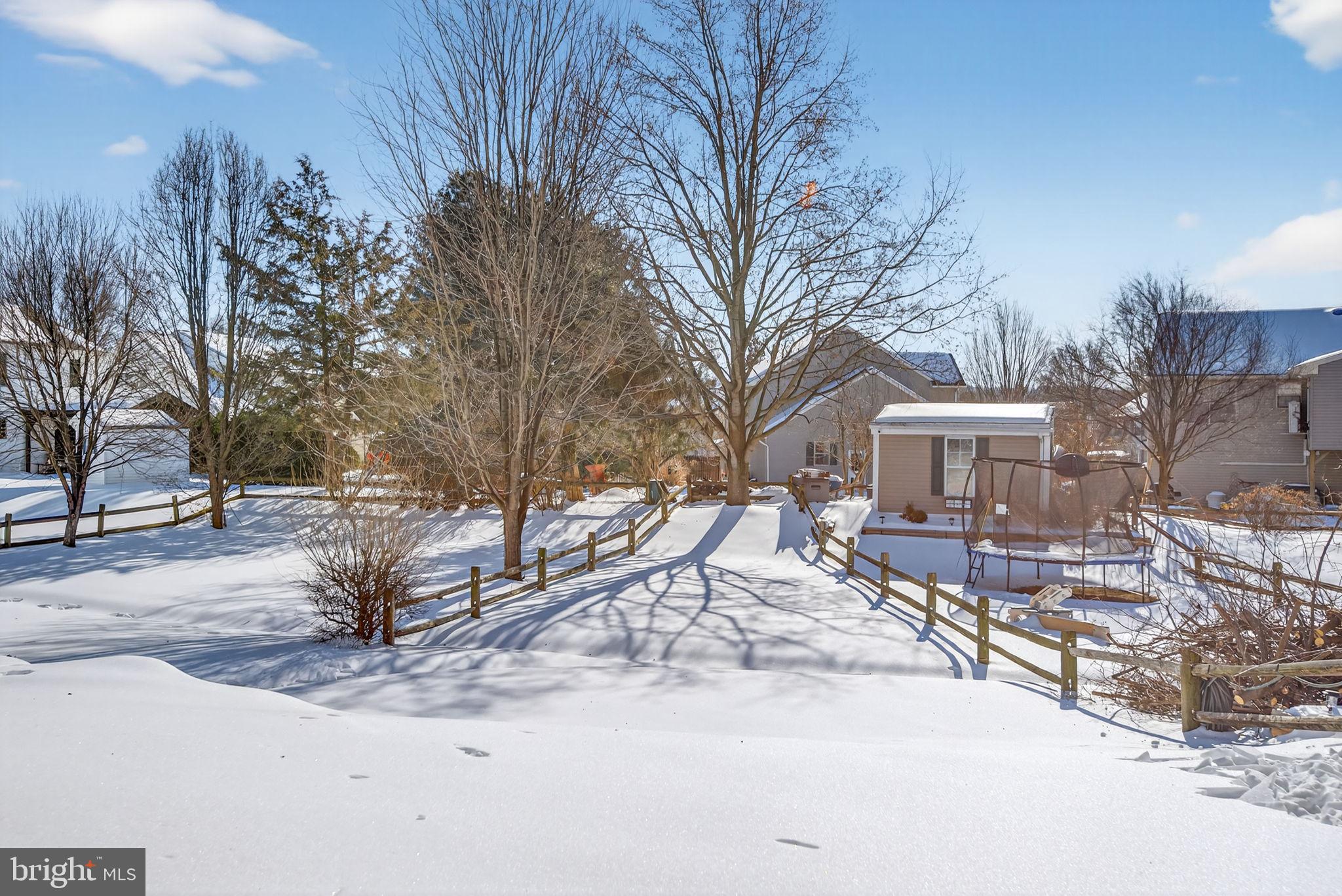 MAYTOWN VILLAGE SQUARE - Residential