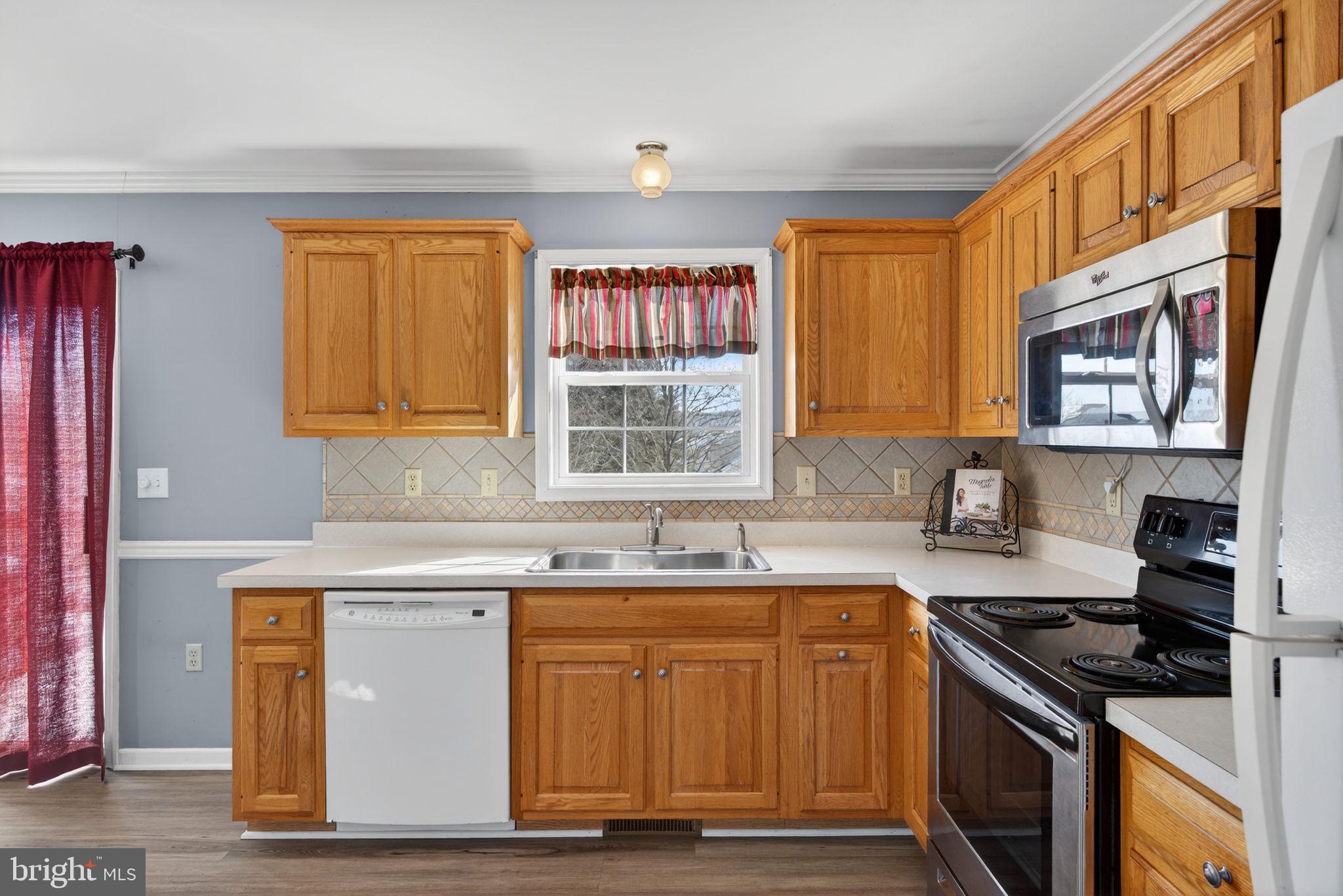 MAYTOWN VILLAGE SQUARE - Residential