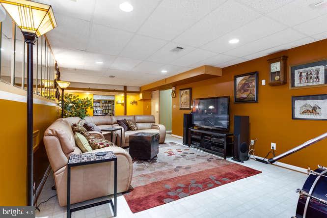 SIMMONS ACRES - Residential