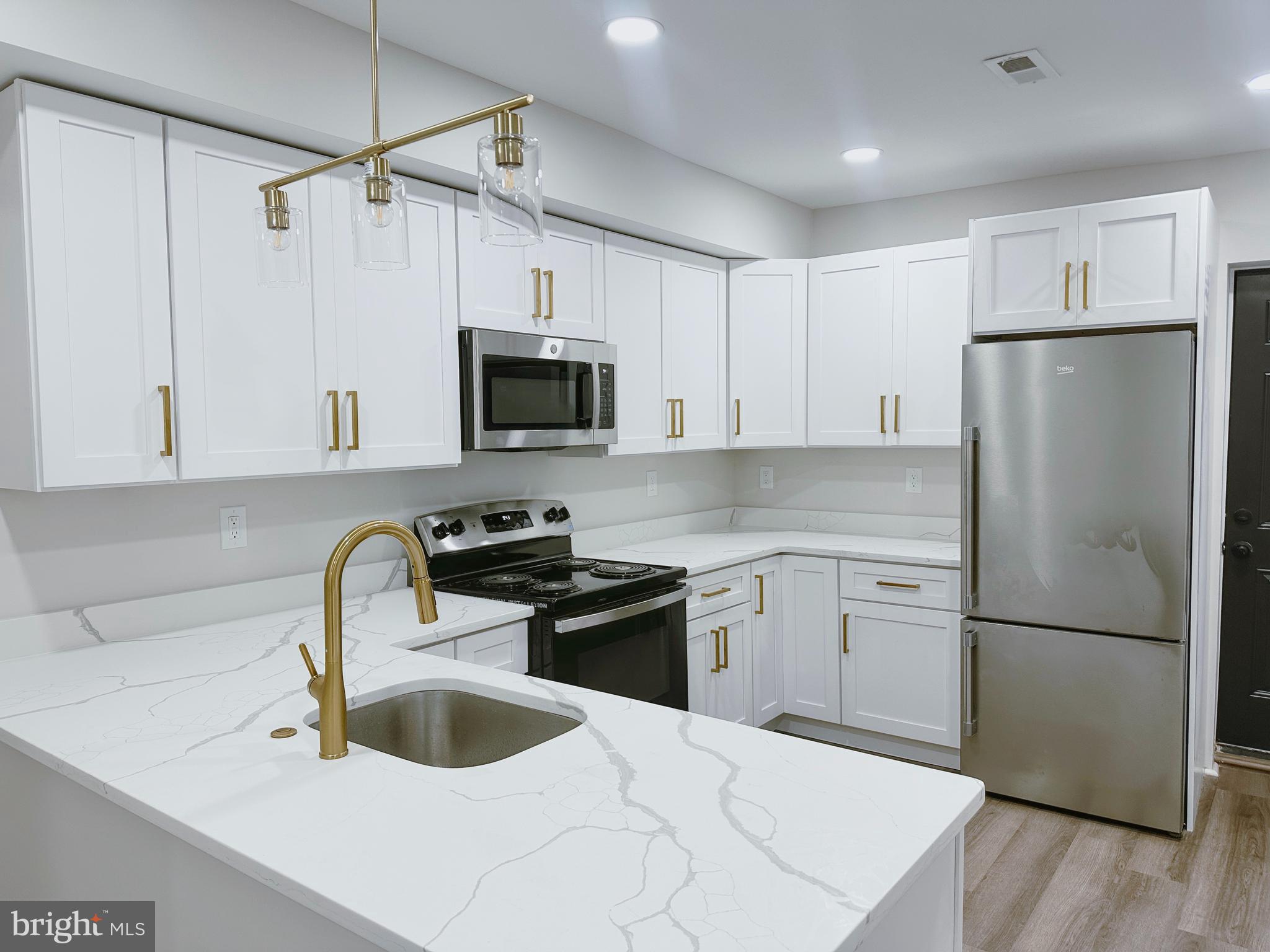 HOLLINS MARKET - Residential Lease