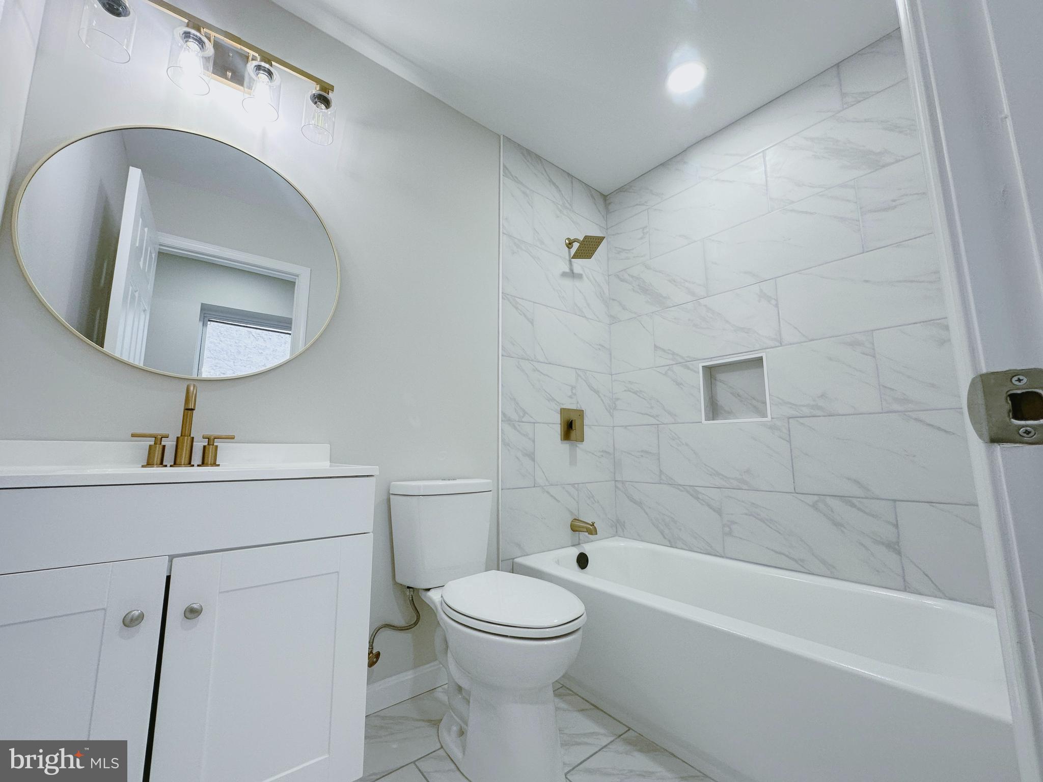HOLLINS MARKET - Residential Lease