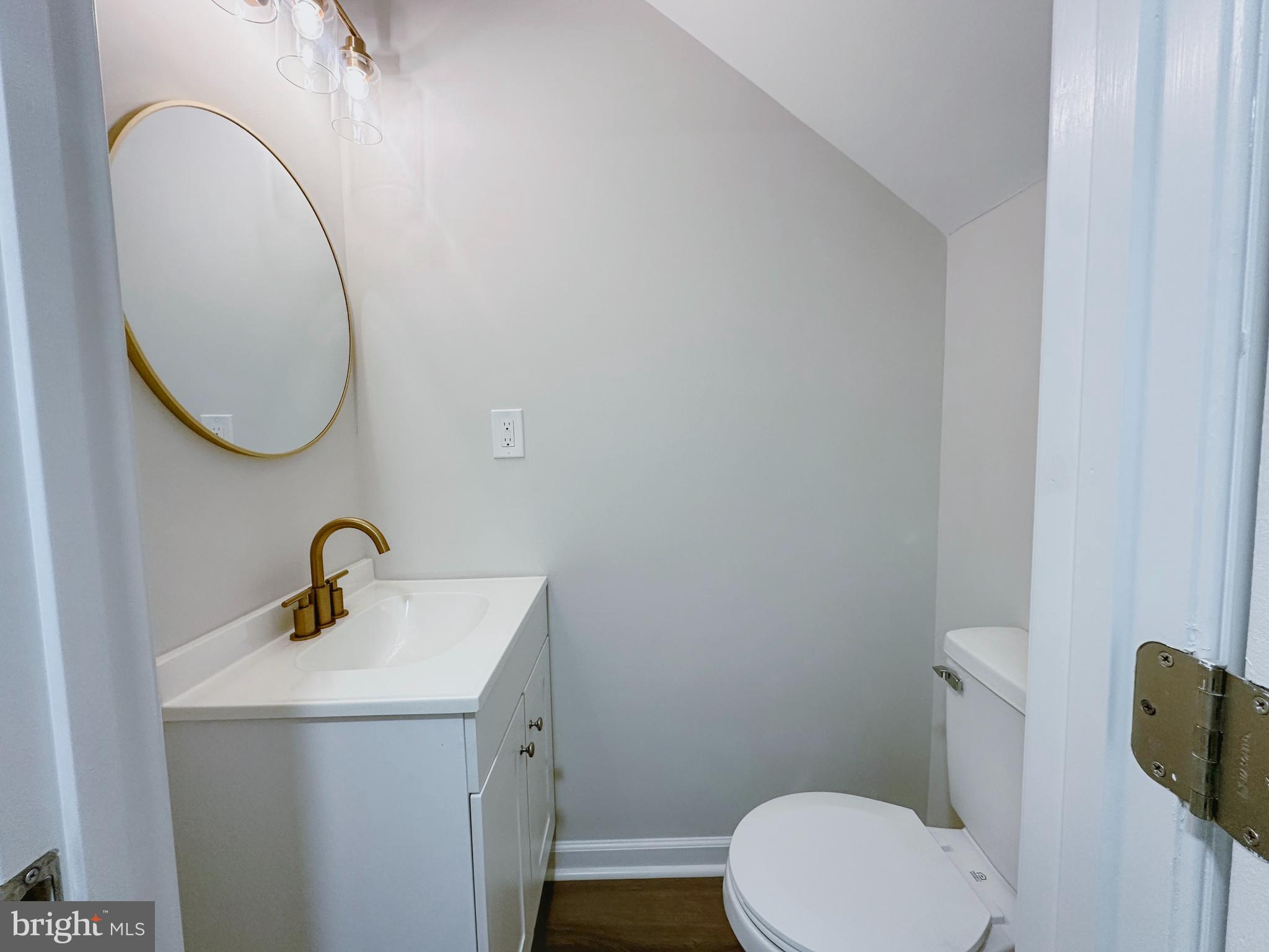 HOLLINS MARKET - Residential Lease